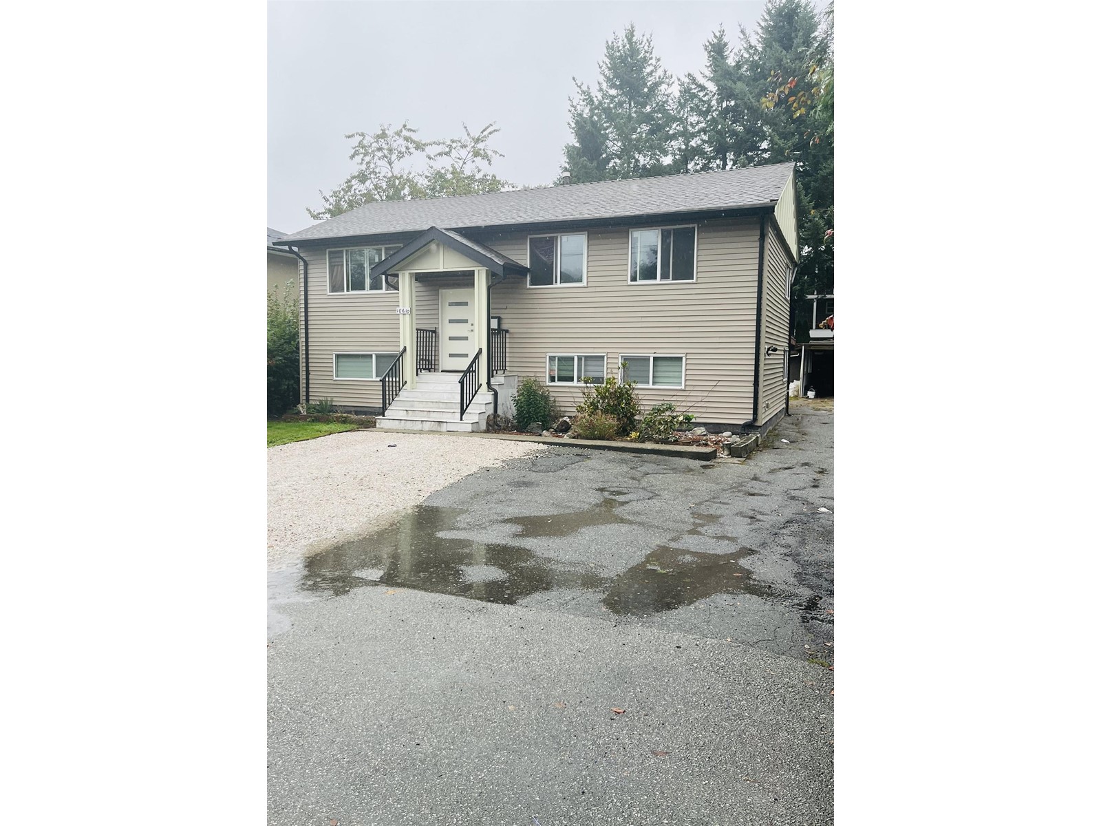 Property at 10610 141 STREET image 3