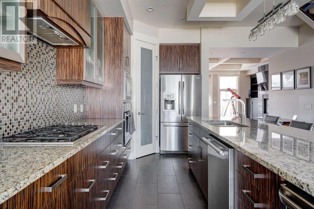 Property at 3133 40 Street SW image 4