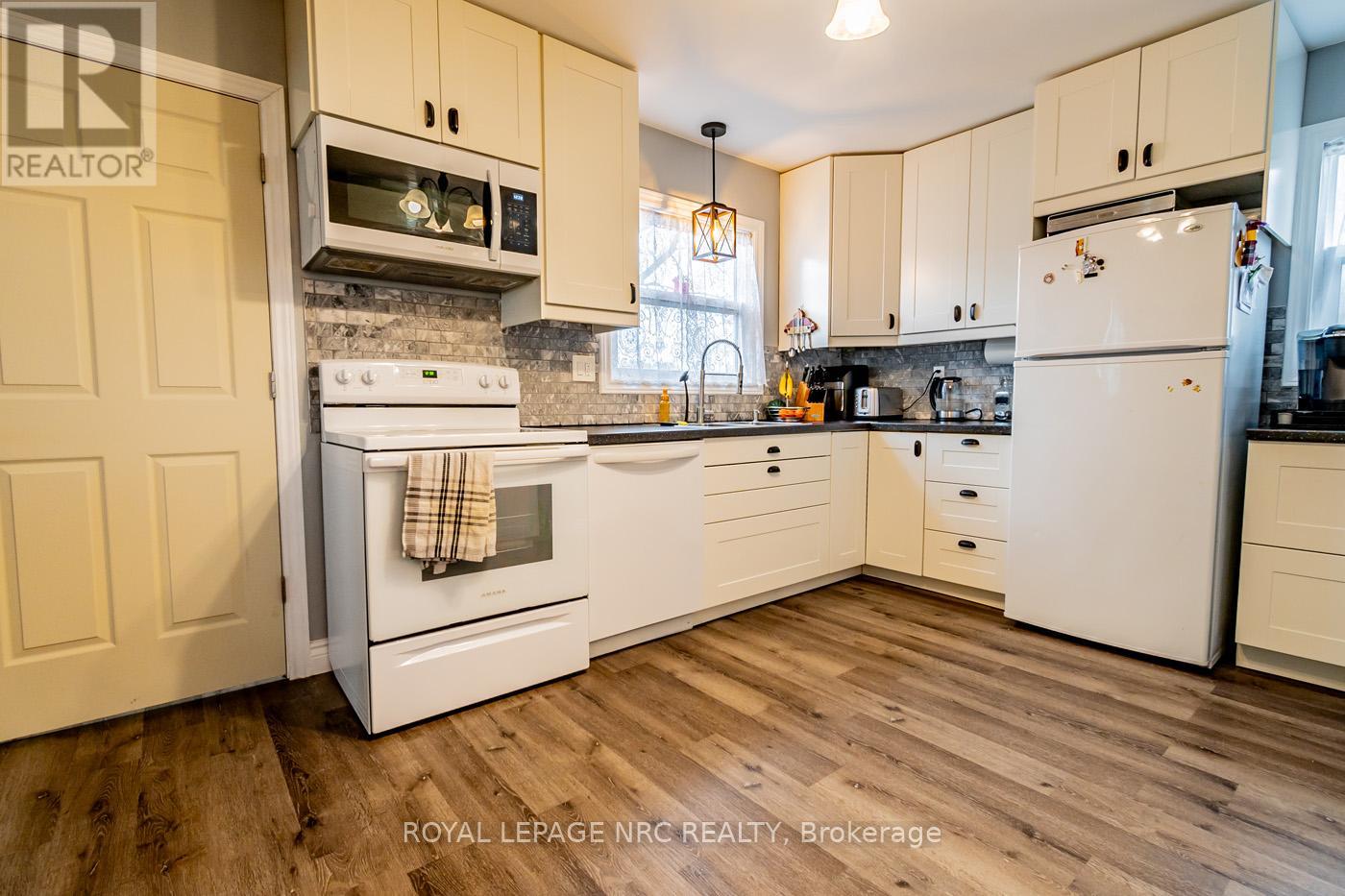 Property at 20 RICHMOND STREET image 2