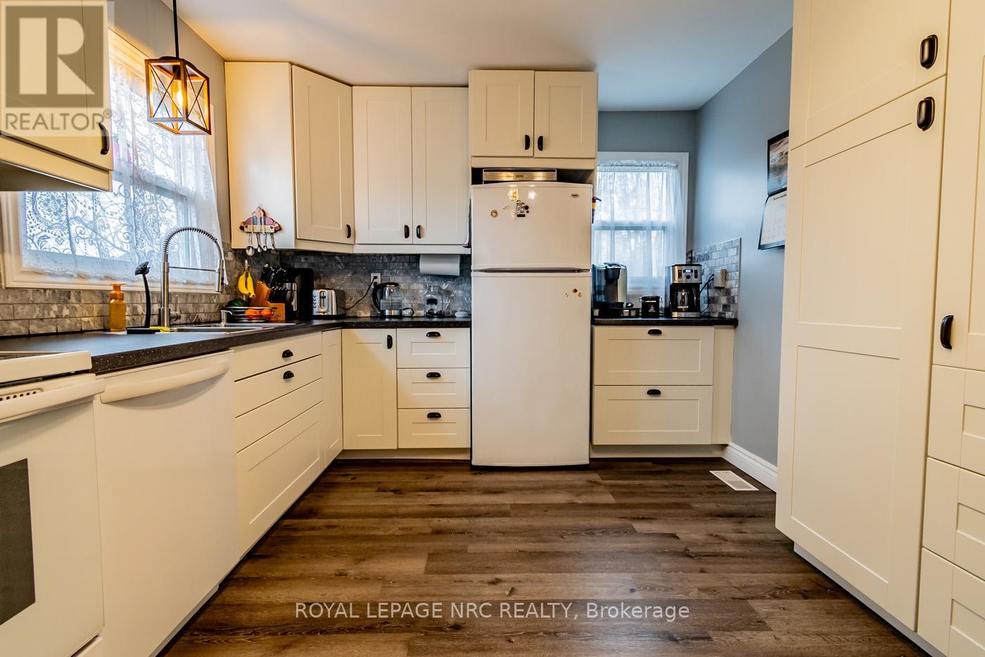 Property at 20 RICHMOND STREET image 4