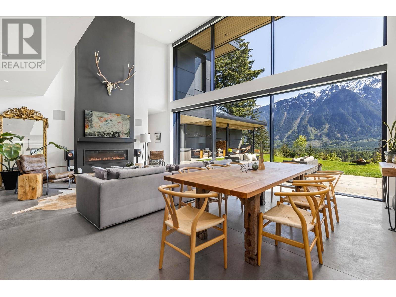 7512 Pebble Creek Drive, Pemberton, British Columbia  V0N 2L1 - Photo 5 - R3000008