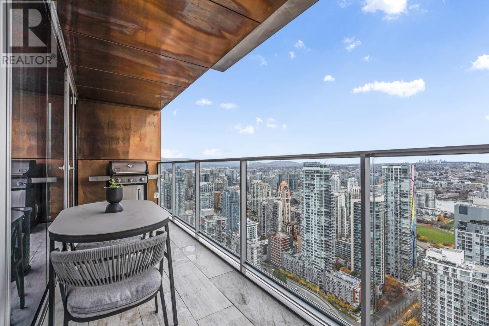 5x05 1480 Howe Street, Vancouver, British Columbia  V6Z 0G5 - Photo 1 - R3000047