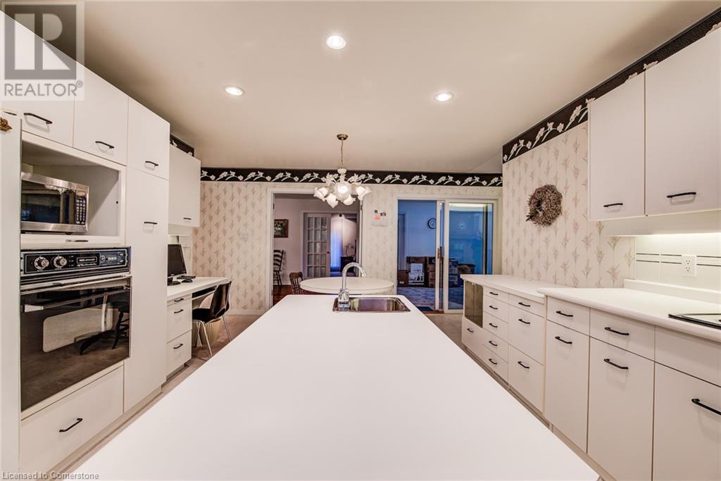 225 Corrie Crescent, Waterloo, Ontario  N2L 5W3 - Photo 14 - 40724895