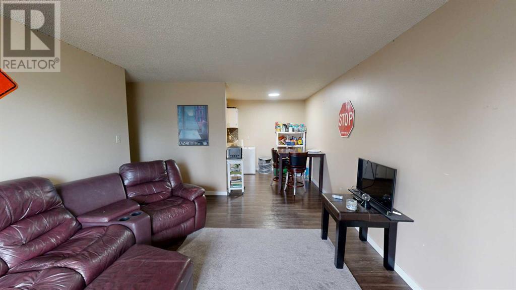 Property at 104, 405 Columbia Boulevard W image 5