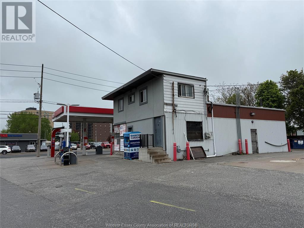 Property at 3511 WYANDOTTE STREET East image 3