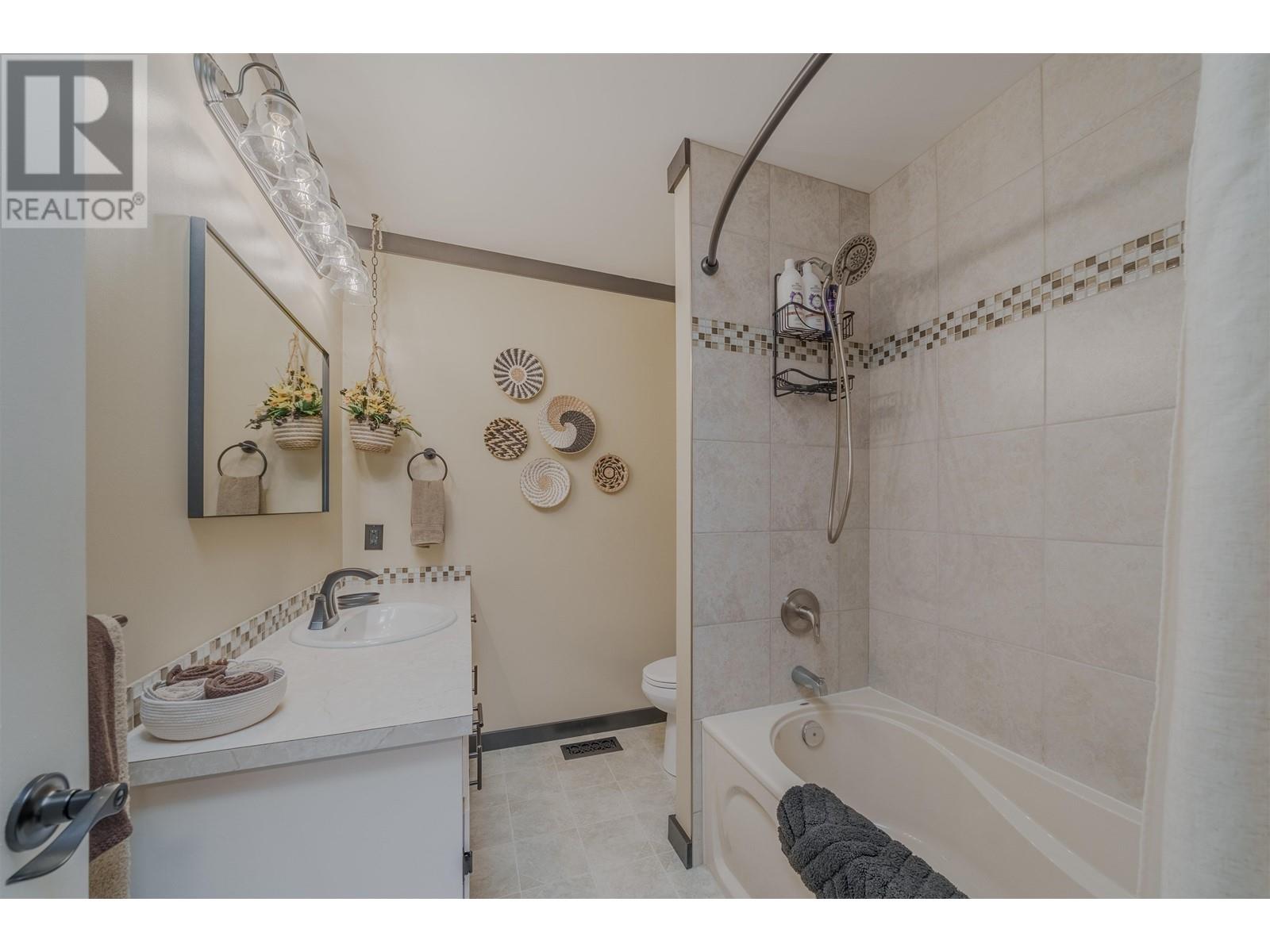 5056 Kinncum Road, 108 Mile Ranch, British Columbia  V0K 2Z0 - Photo 30 - R3000085
