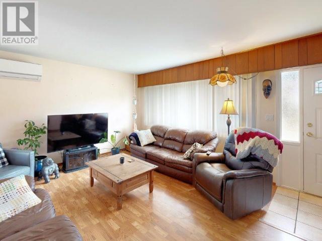 Property at 4007 SELKIRK AVE image 3