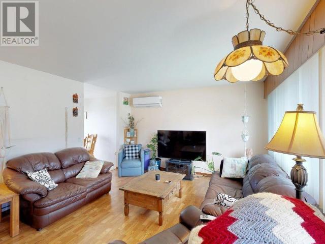 Property at 4007 SELKIRK AVE image 4