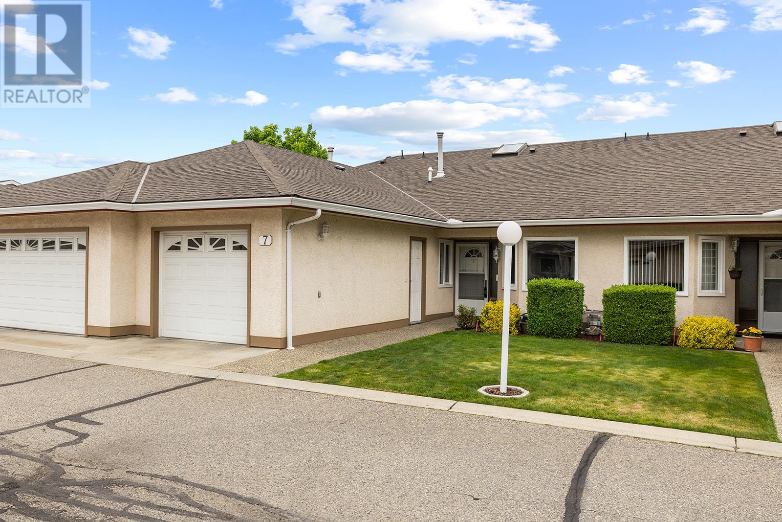 Property at 1874 Parkview Crescent Unit# 7 image 3