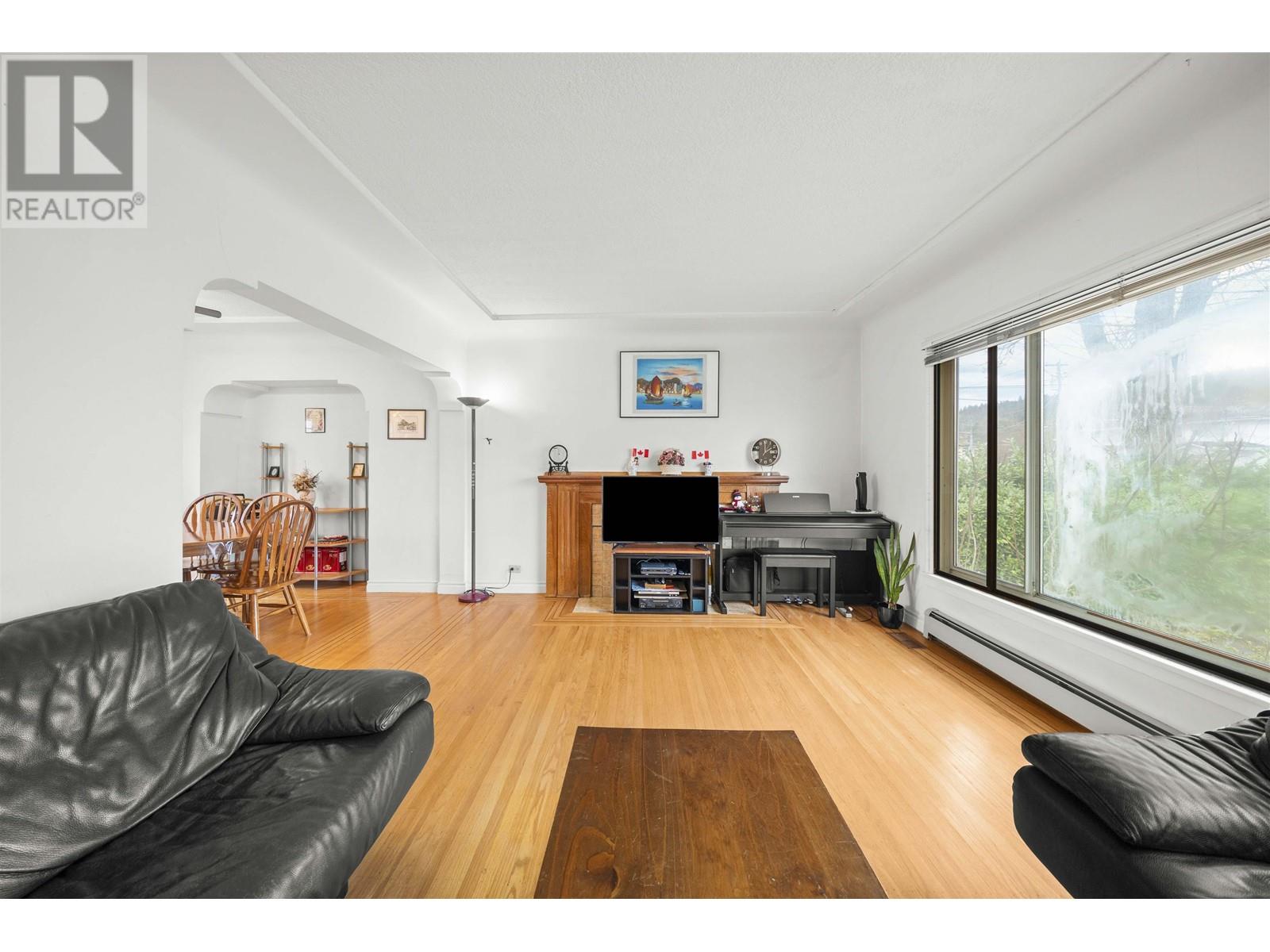 1371 Duthie Avenue, Burnaby, British Columbia  V5A 2R5 - Photo 5 - R2998510