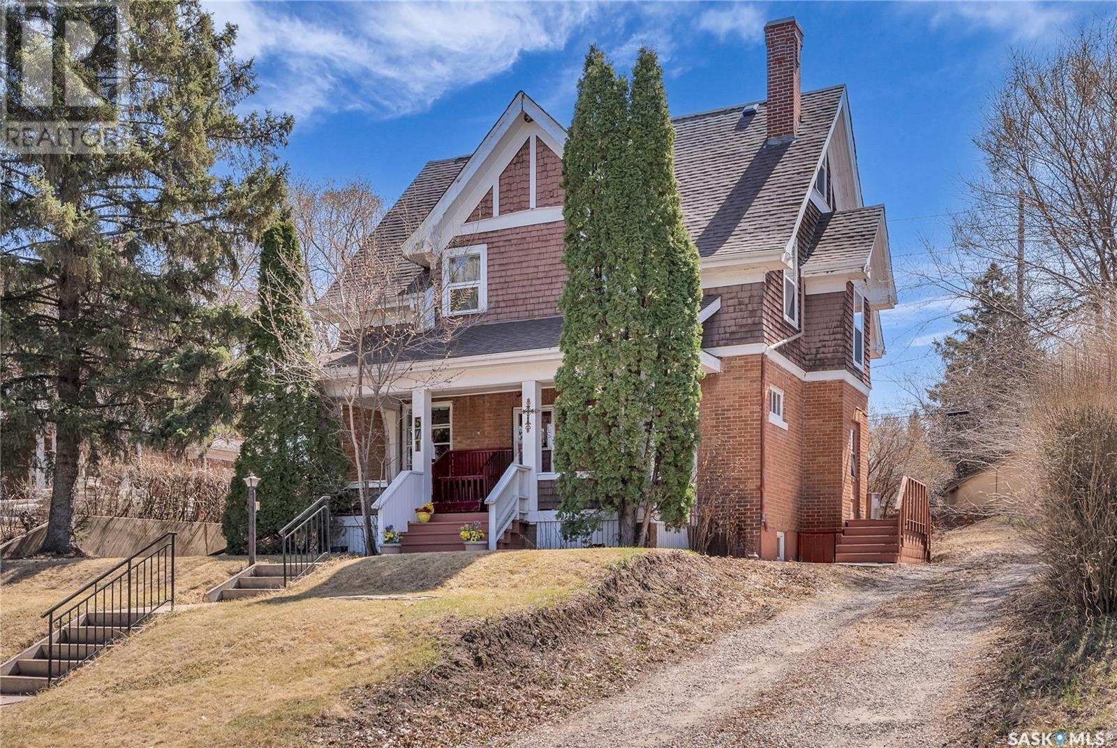 Property at 571 19th STREET E image 1