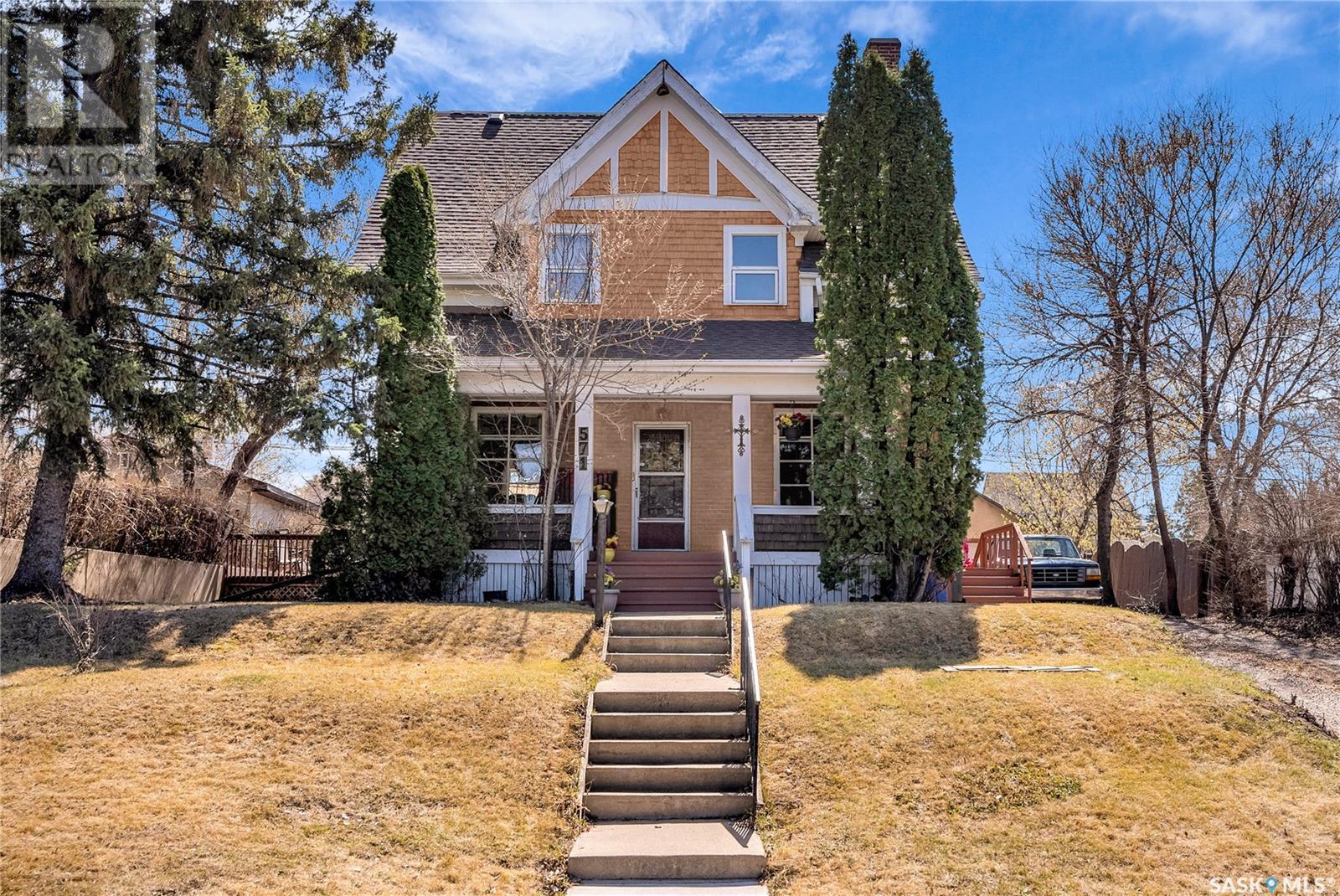 Property at 571 19th STREET E image 2