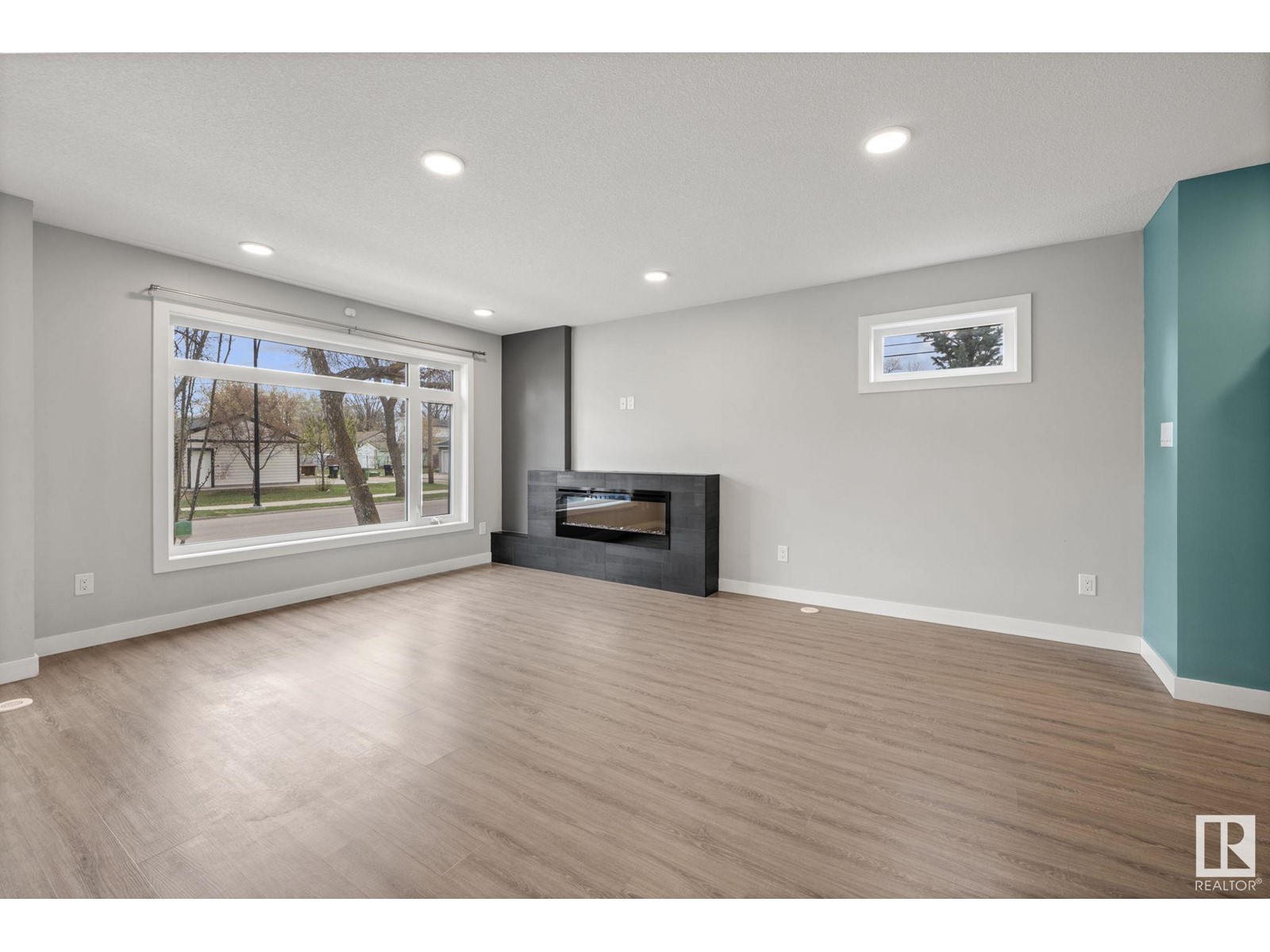 Property at 12208 117 AV NW NW image 4