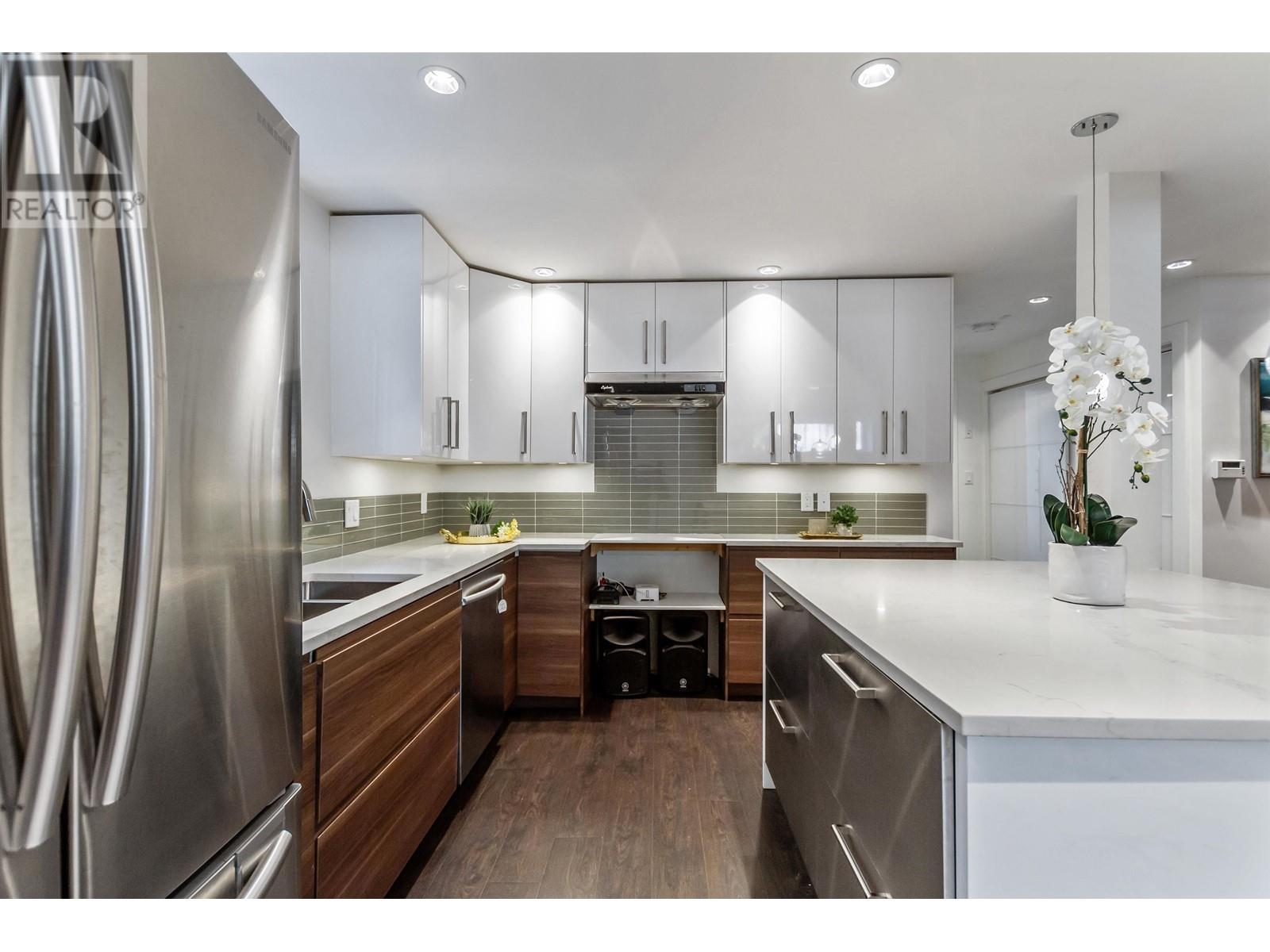 384 E 4th Street, North Vancouver, British Columbia  V7L 1J2 - Photo 12 - R2996593
