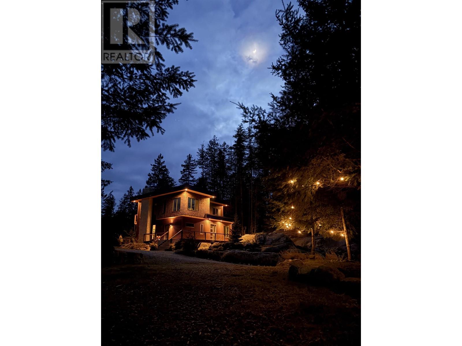 3163 Crystal Road, Roberts Creek, British Columbia  V0N 2W1 - Photo 4 - R2998798