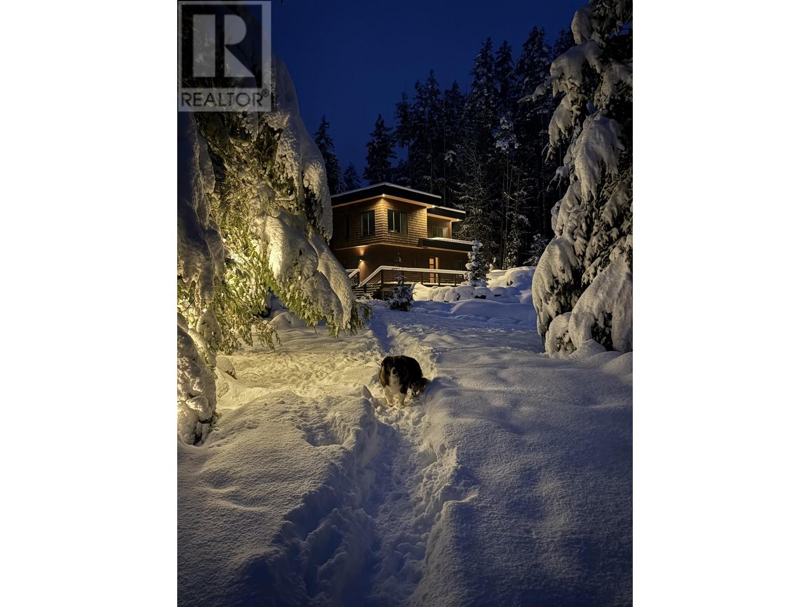 3163 Crystal Road, Roberts Creek, British Columbia  V0N 2W1 - Photo 5 - R2998798