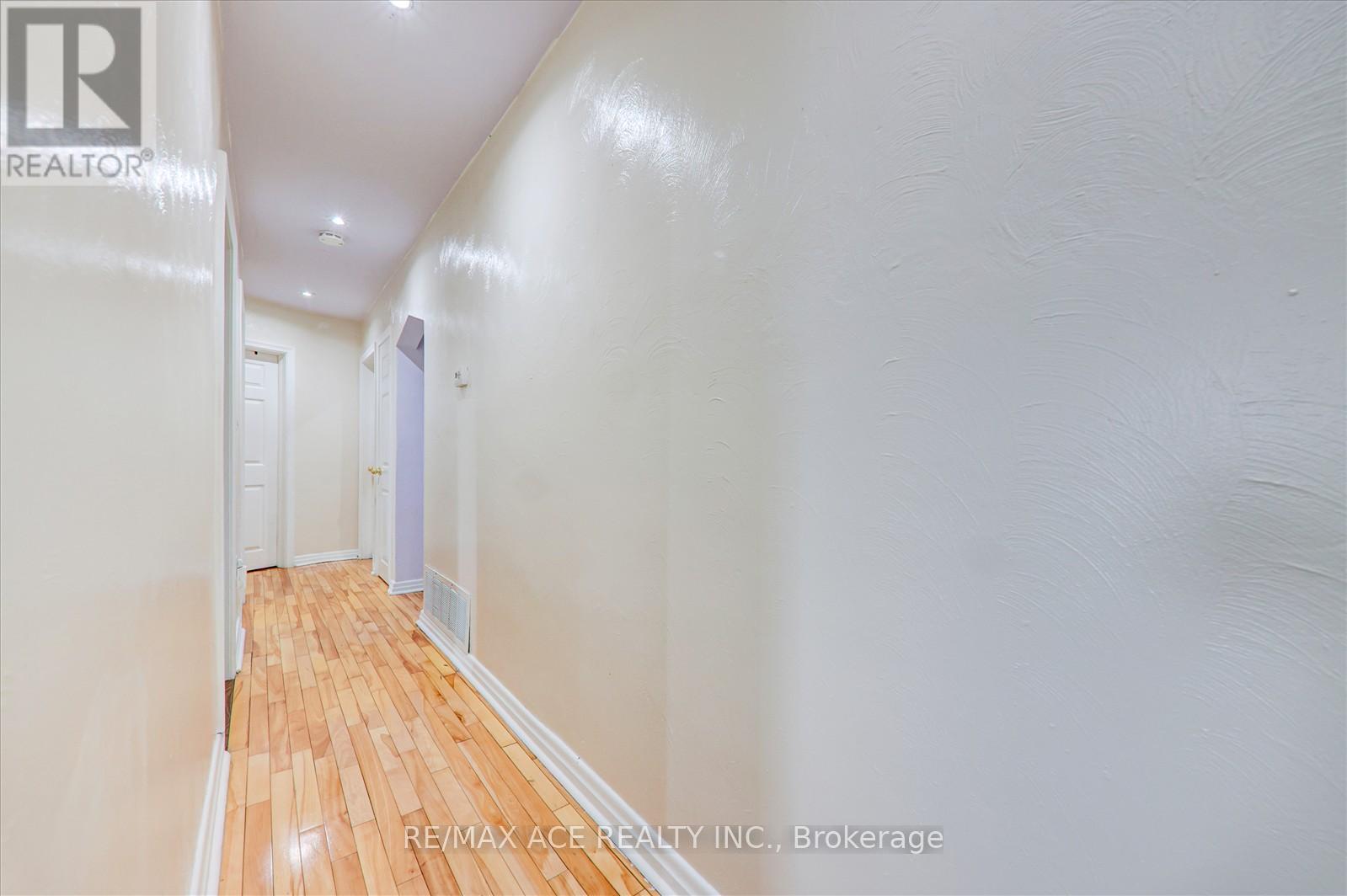 40 Lombardy Crescent, Toronto, Ontario  M1K 4N8 - Photo 11 - E12132302