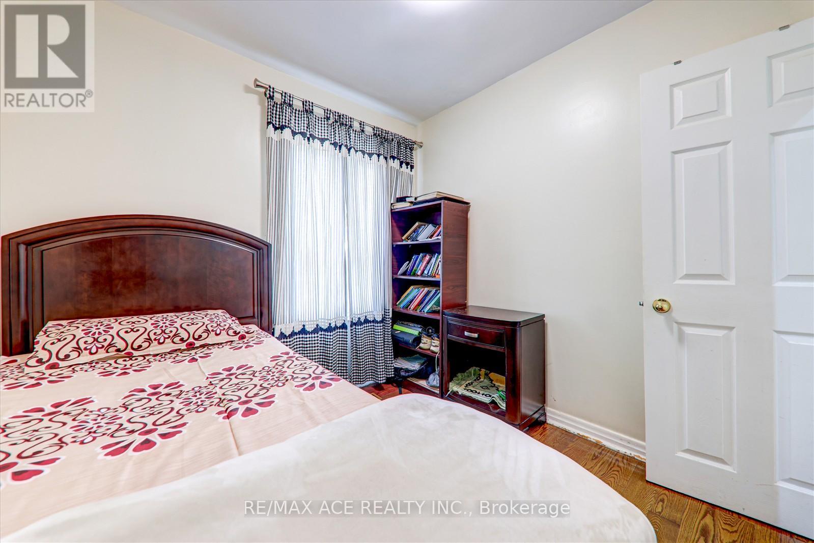 40 Lombardy Crescent, Toronto, Ontario  M1K 4N8 - Photo 13 - E12132302