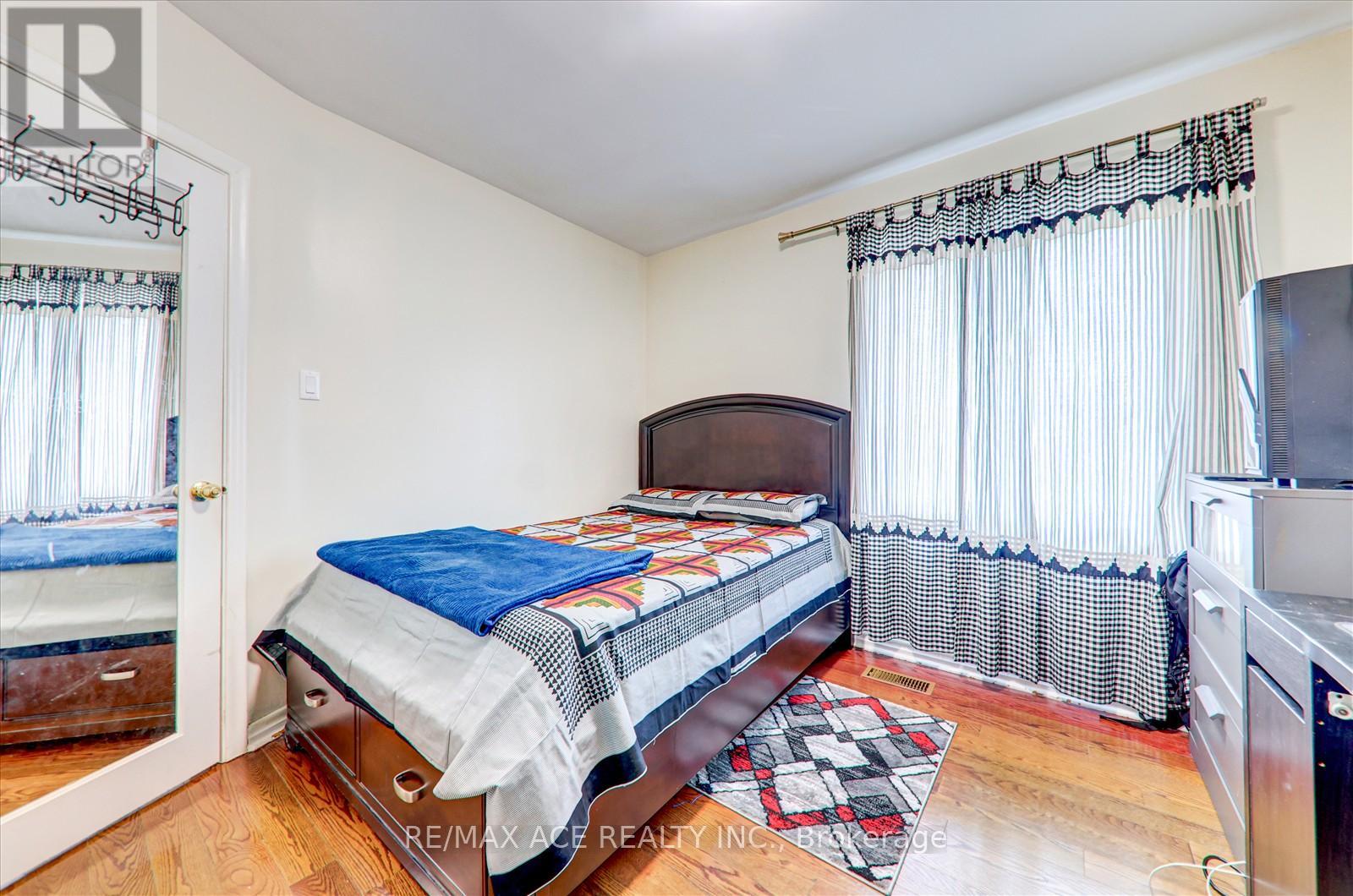 40 Lombardy Crescent, Toronto, Ontario  M1K 4N8 - Photo 16 - E12132302