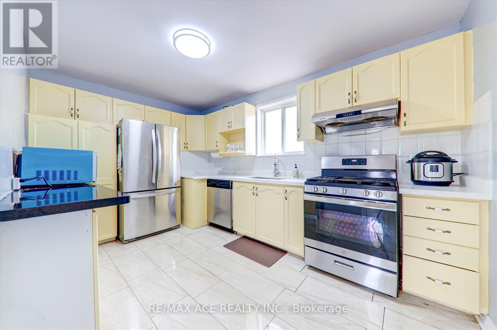 40 Lombardy Crescent, Toronto, Ontario  M1K 4N8 - Photo 19 - E12132302