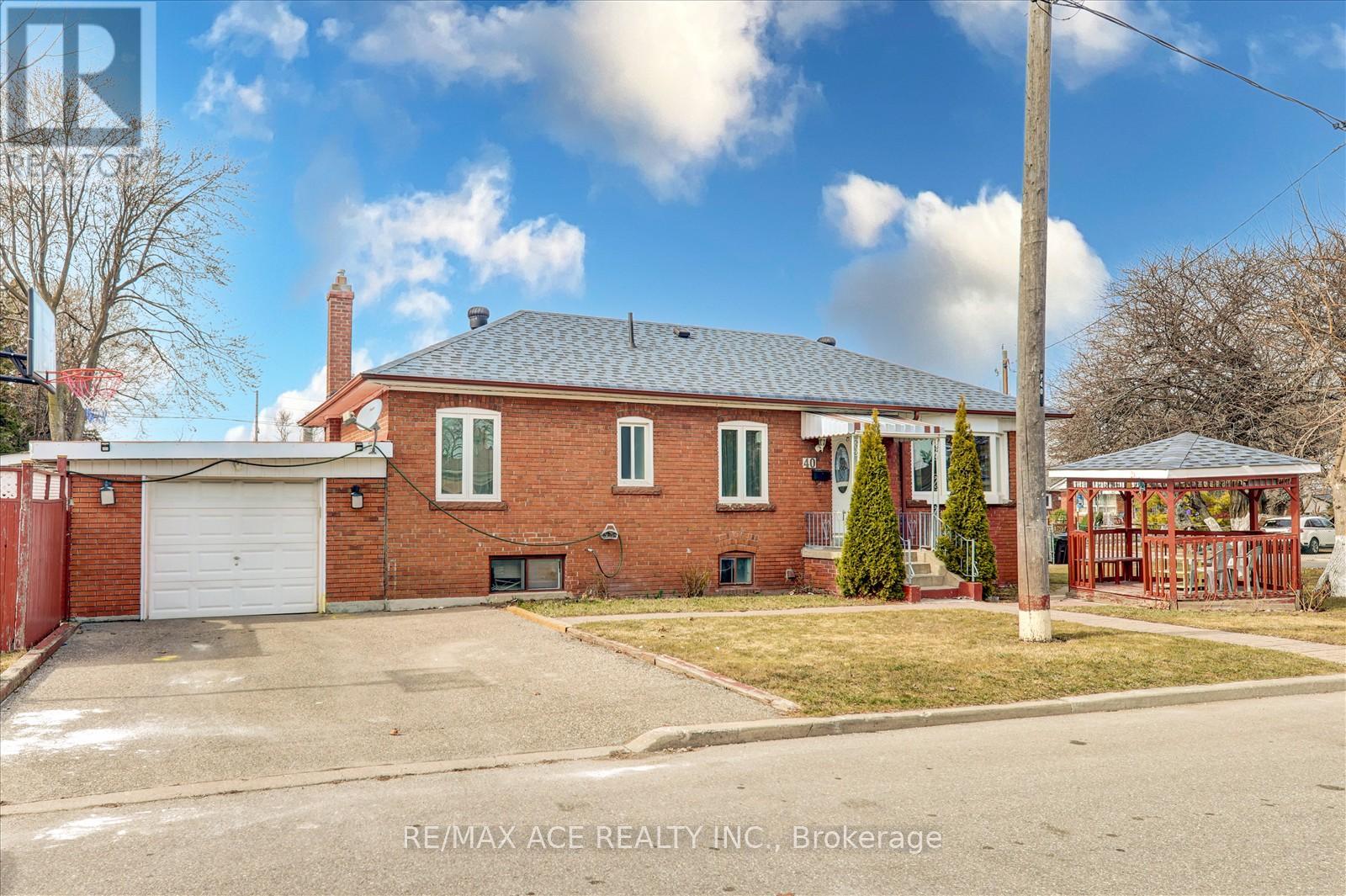 40 Lombardy Crescent, Toronto, Ontario  M1K 4N8 - Photo 2 - E12132302