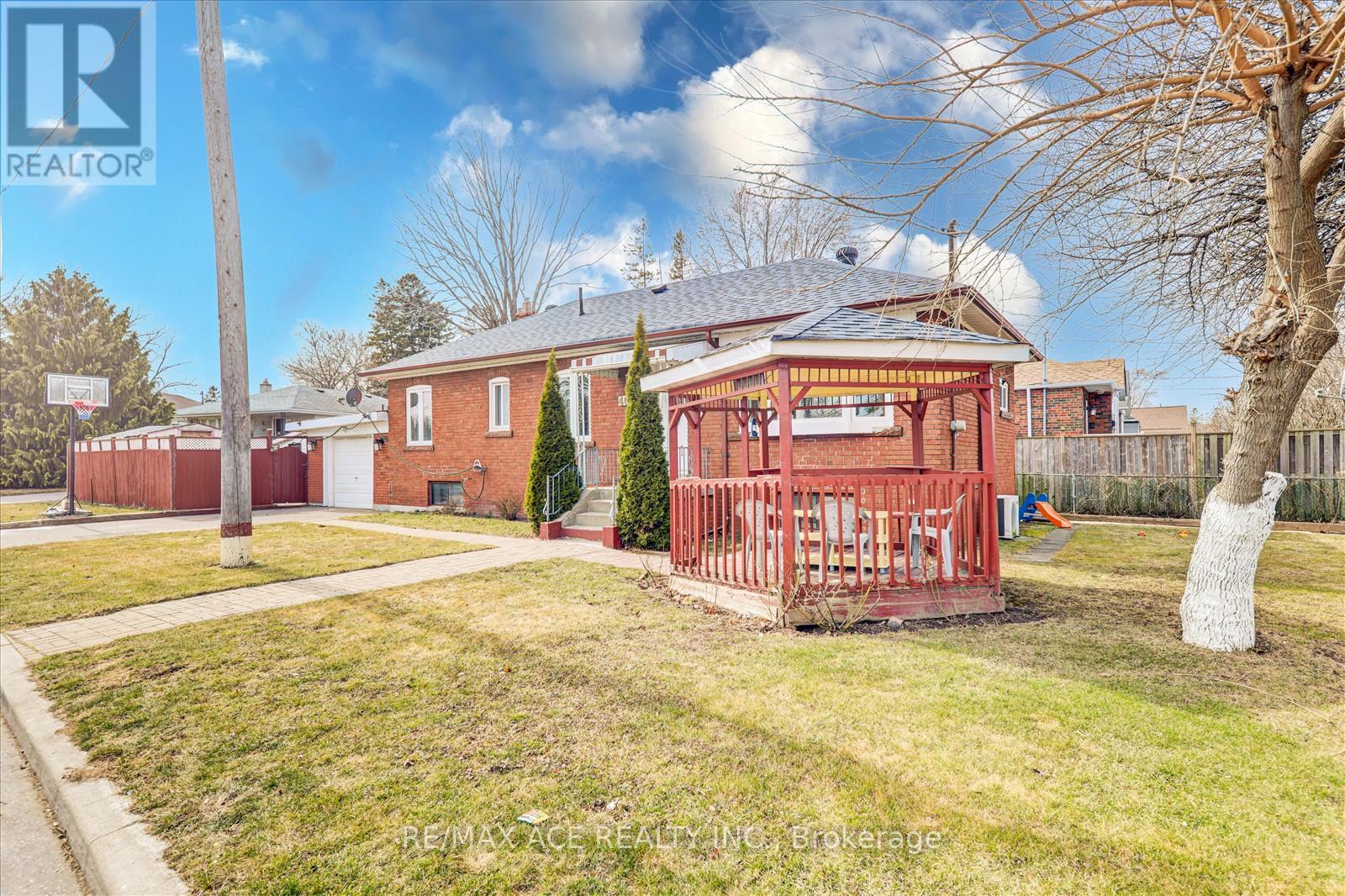 40 Lombardy Crescent, Toronto, Ontario  M1K 4N8 - Photo 3 - E12132302