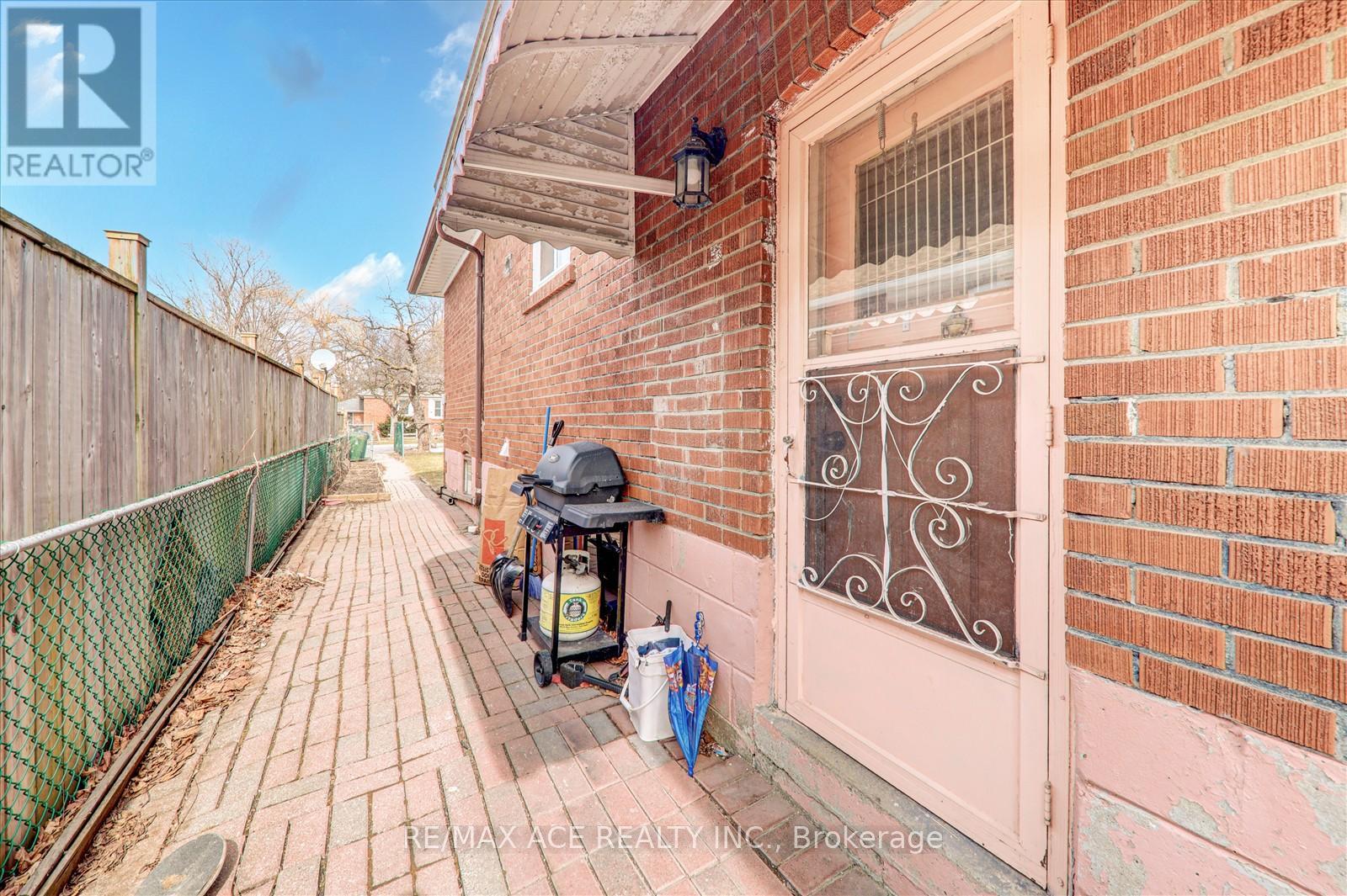 40 Lombardy Crescent, Toronto, Ontario  M1K 4N8 - Photo 30 - E12132302