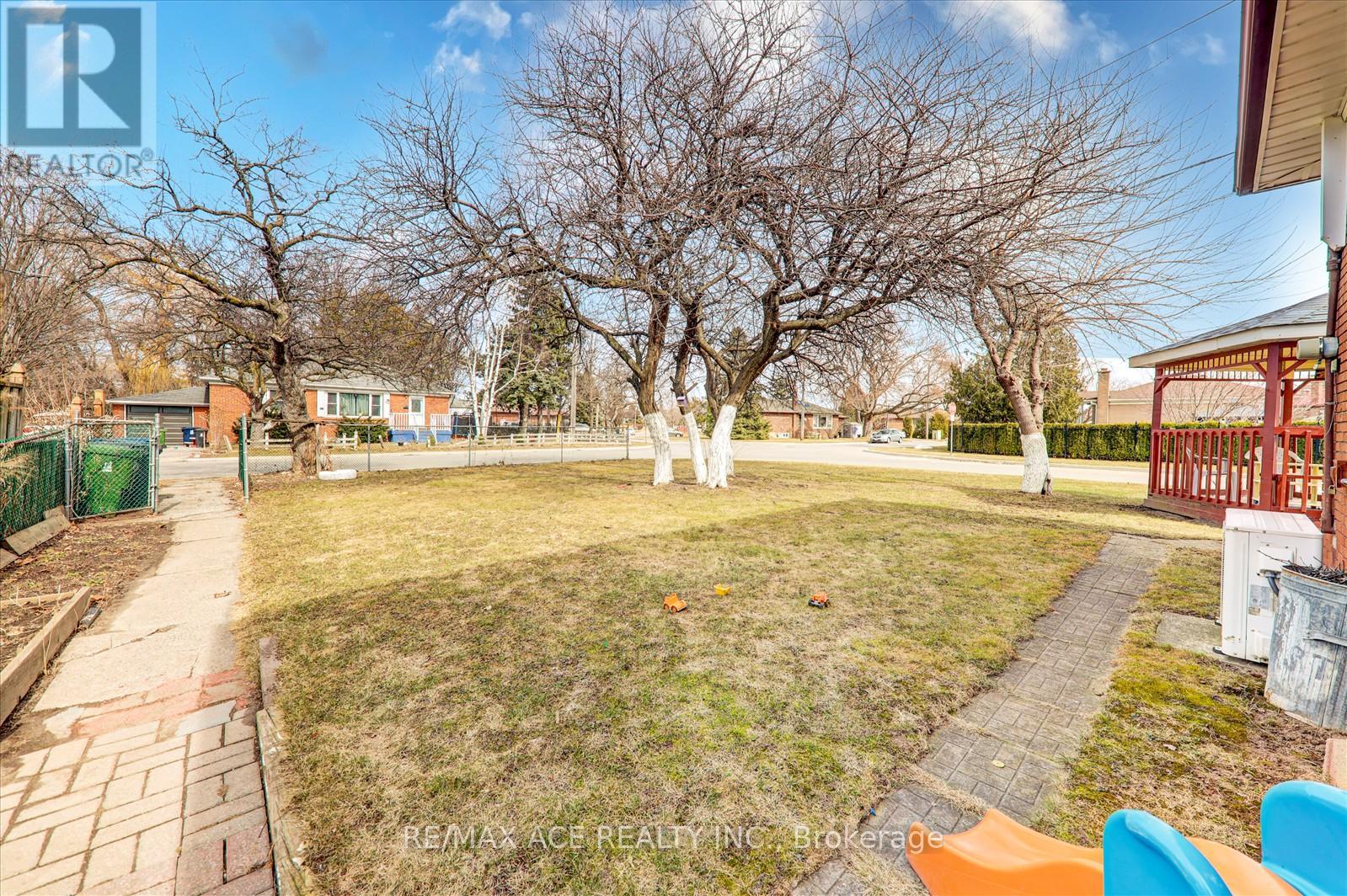 40 Lombardy Crescent, Toronto, Ontario  M1K 4N8 - Photo 31 - E12132302