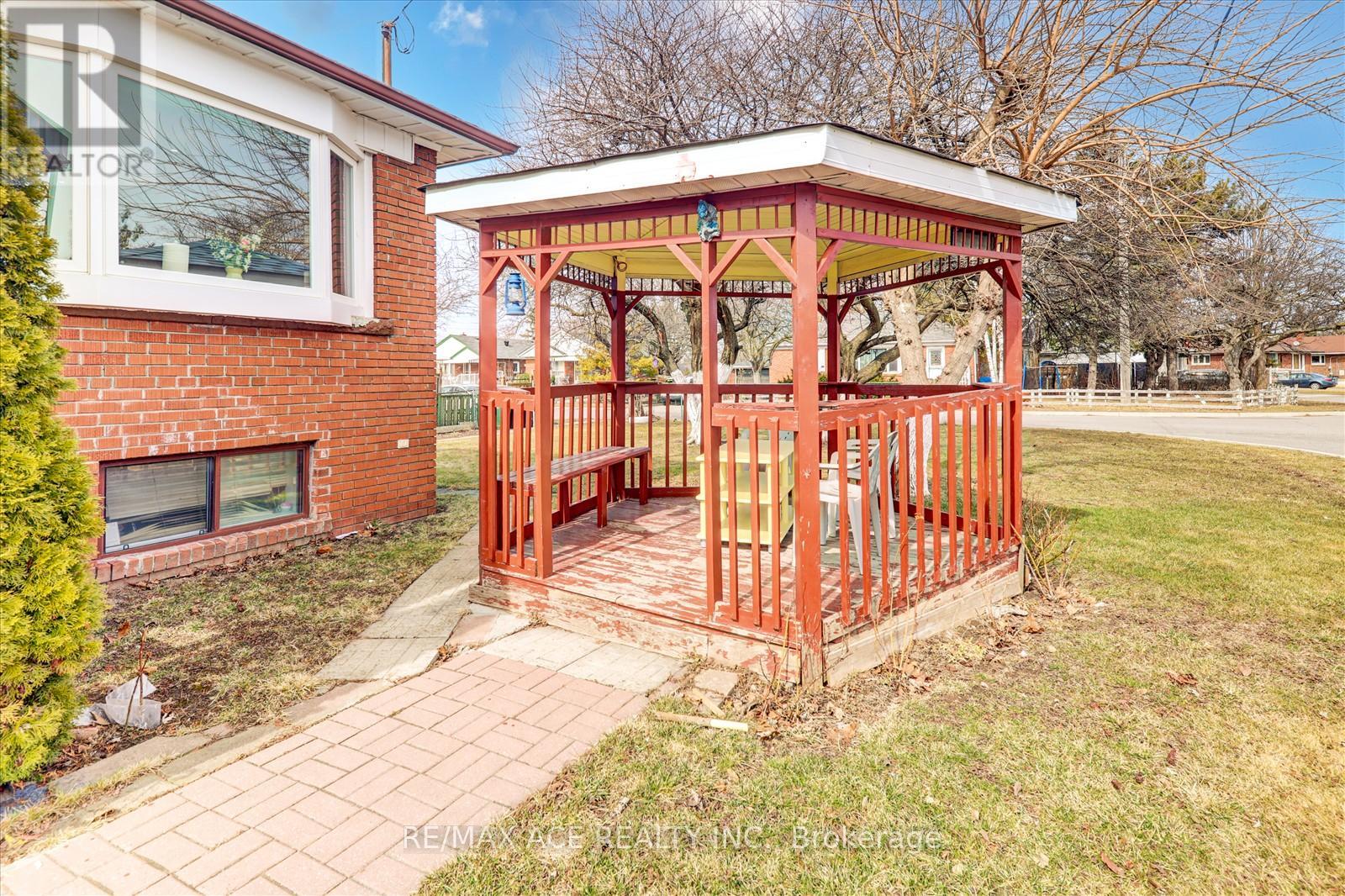 40 Lombardy Crescent, Toronto, Ontario  M1K 4N8 - Photo 35 - E12132302
