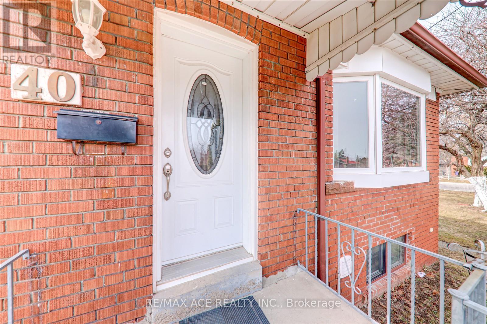 40 Lombardy Crescent, Toronto, Ontario  M1K 4N8 - Photo 4 - E12132302