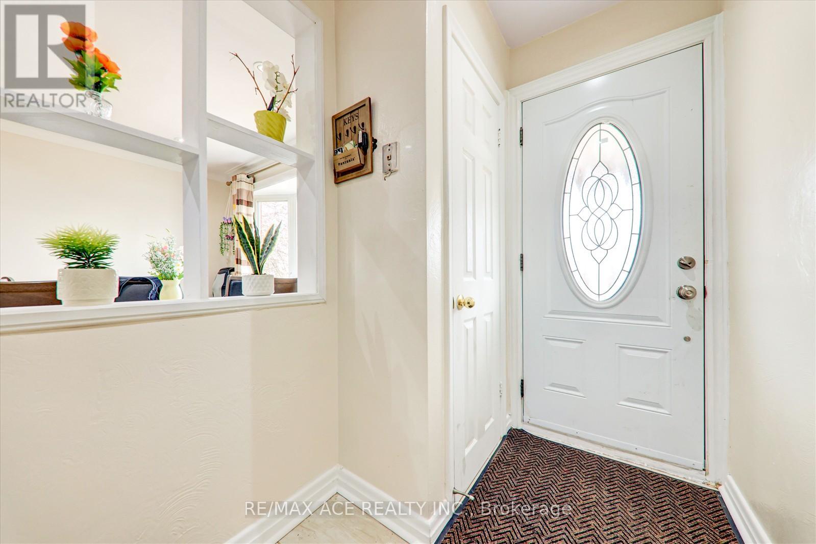 40 Lombardy Crescent, Toronto, Ontario  M1K 4N8 - Photo 5 - E12132302