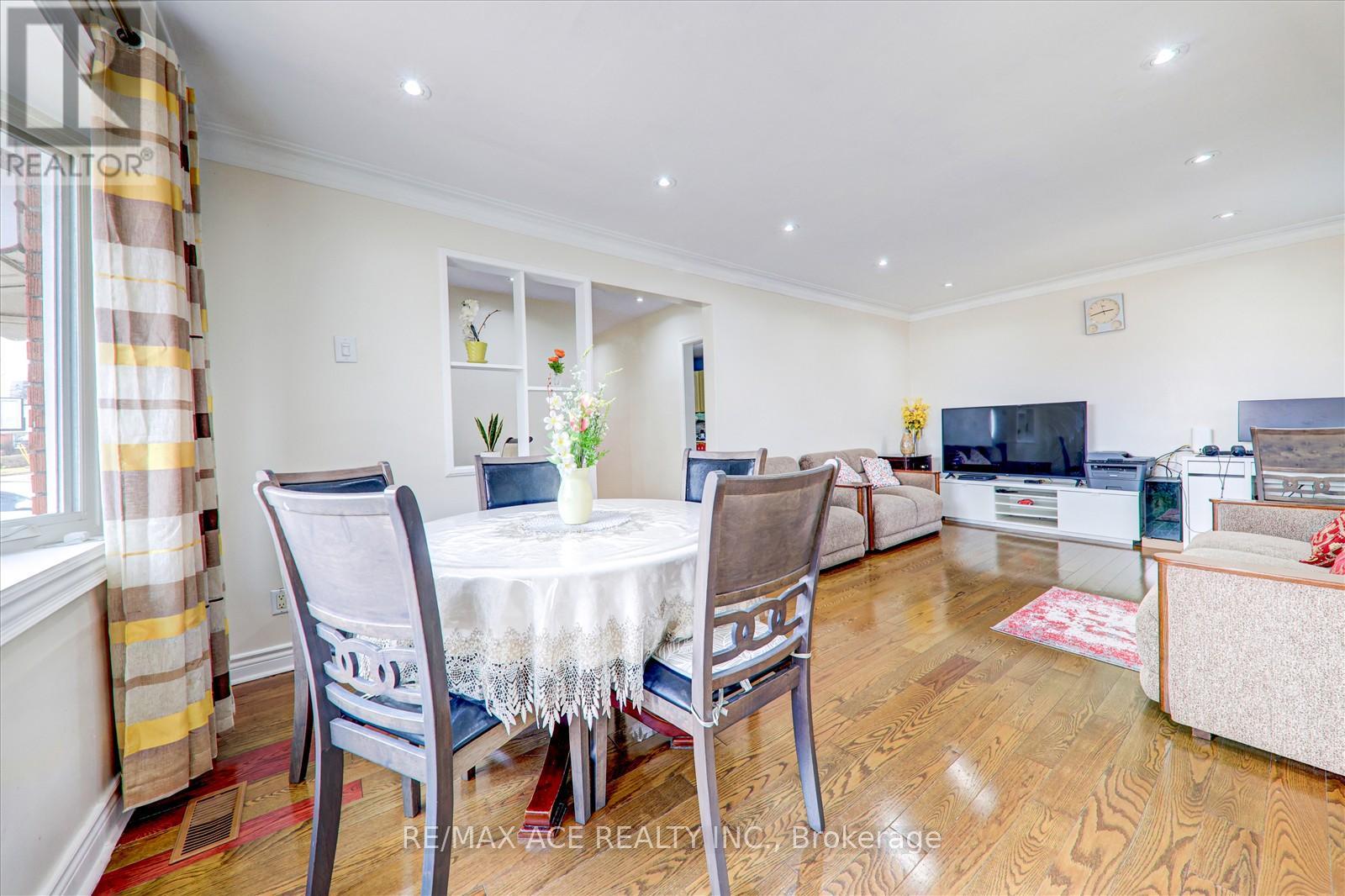 40 Lombardy Crescent, Toronto, Ontario  M1K 4N8 - Photo 7 - E12132302