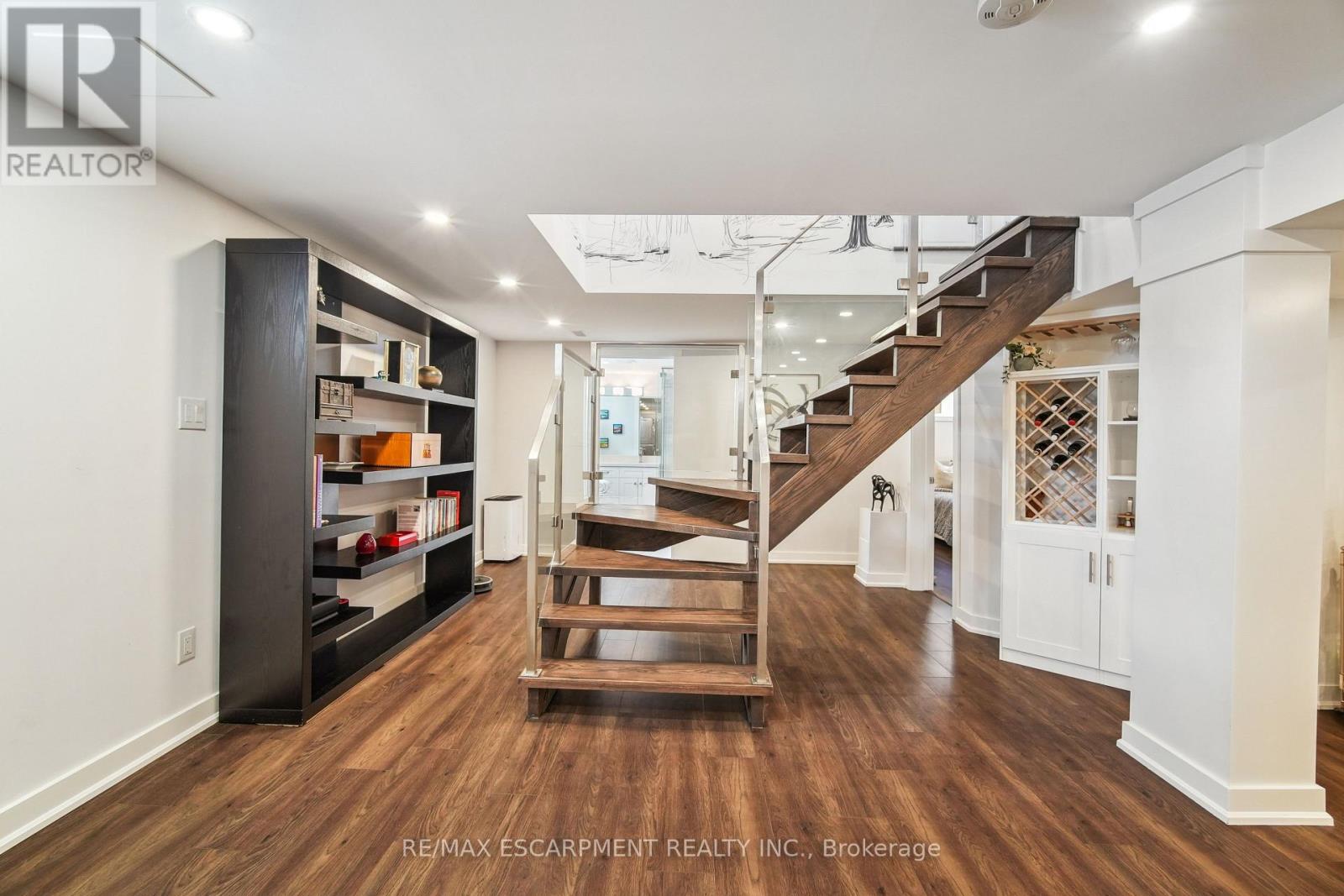 2054 Rebecca Street, Oakville, Ontario  L6L 2A2 - Photo 23 - W12117022