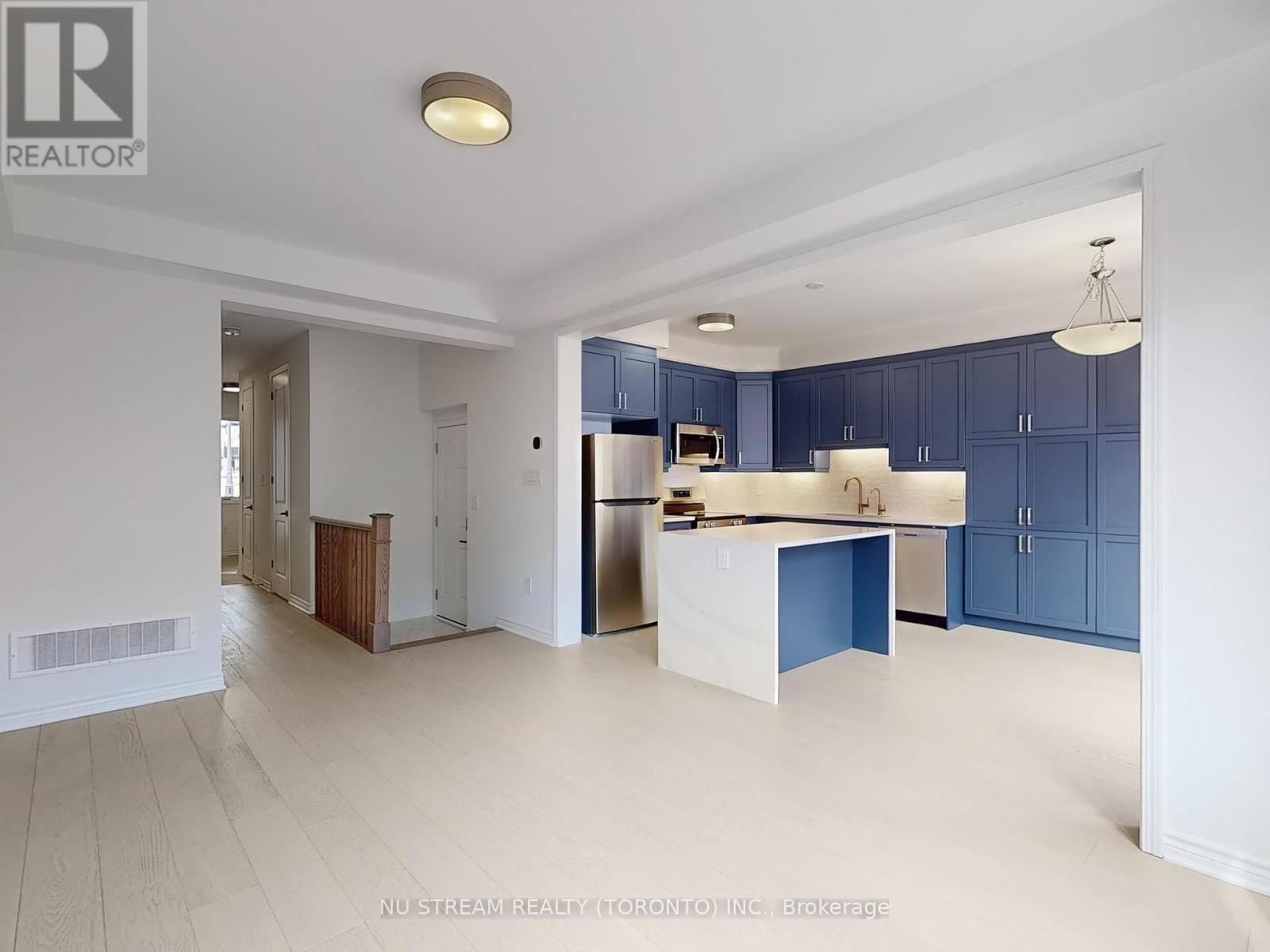 3049 Langdon Road, Oakville, Ontario  L6H 7G1 - Photo 6 - W12132265