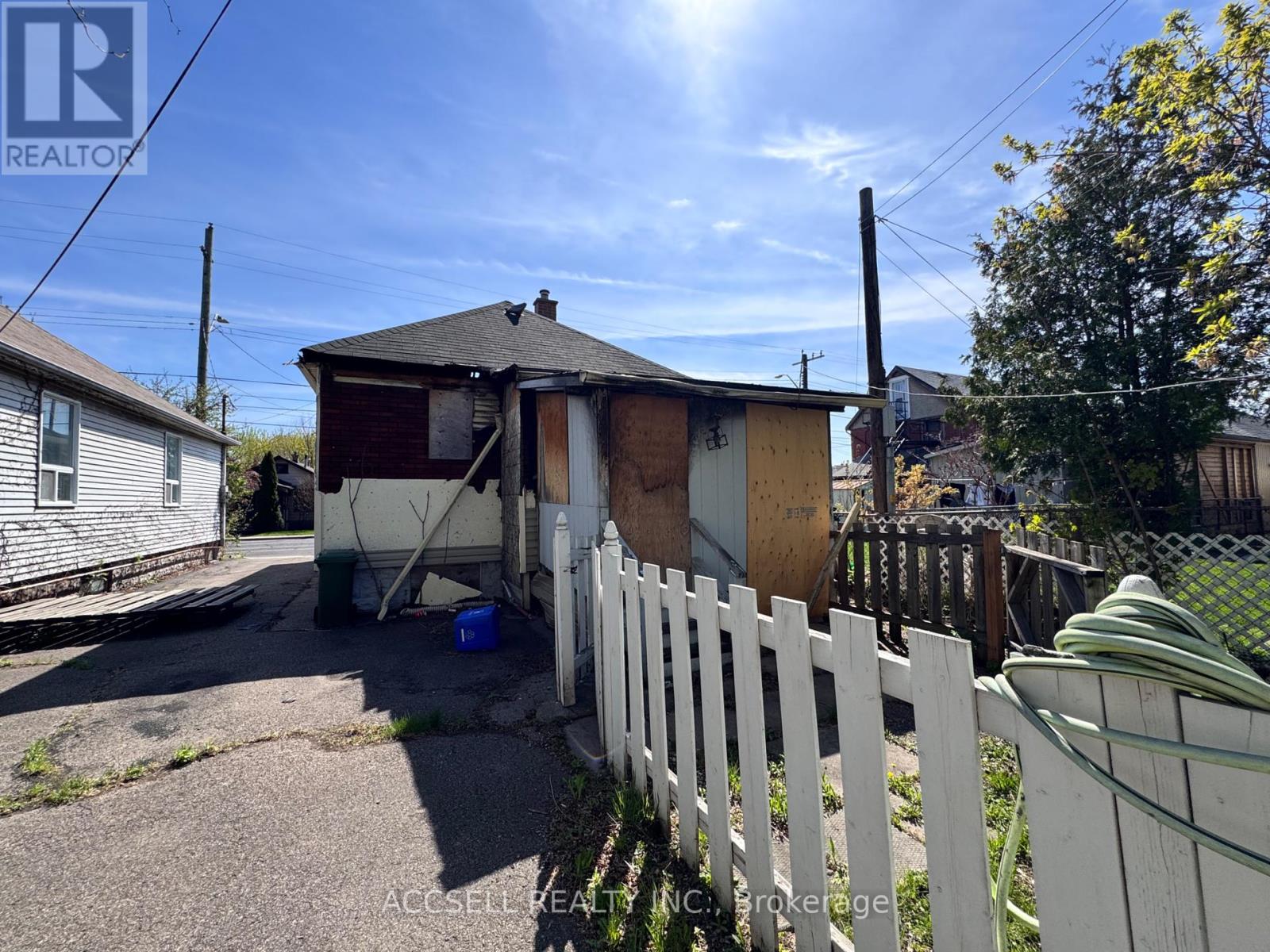 Property at 1371 CANNON STREET E image 4