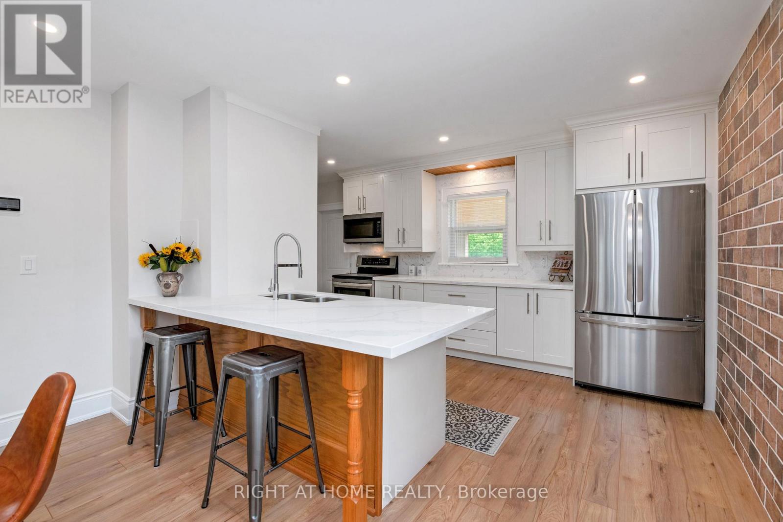 Property at 1379-1381 PIERRE AVENUE image 3