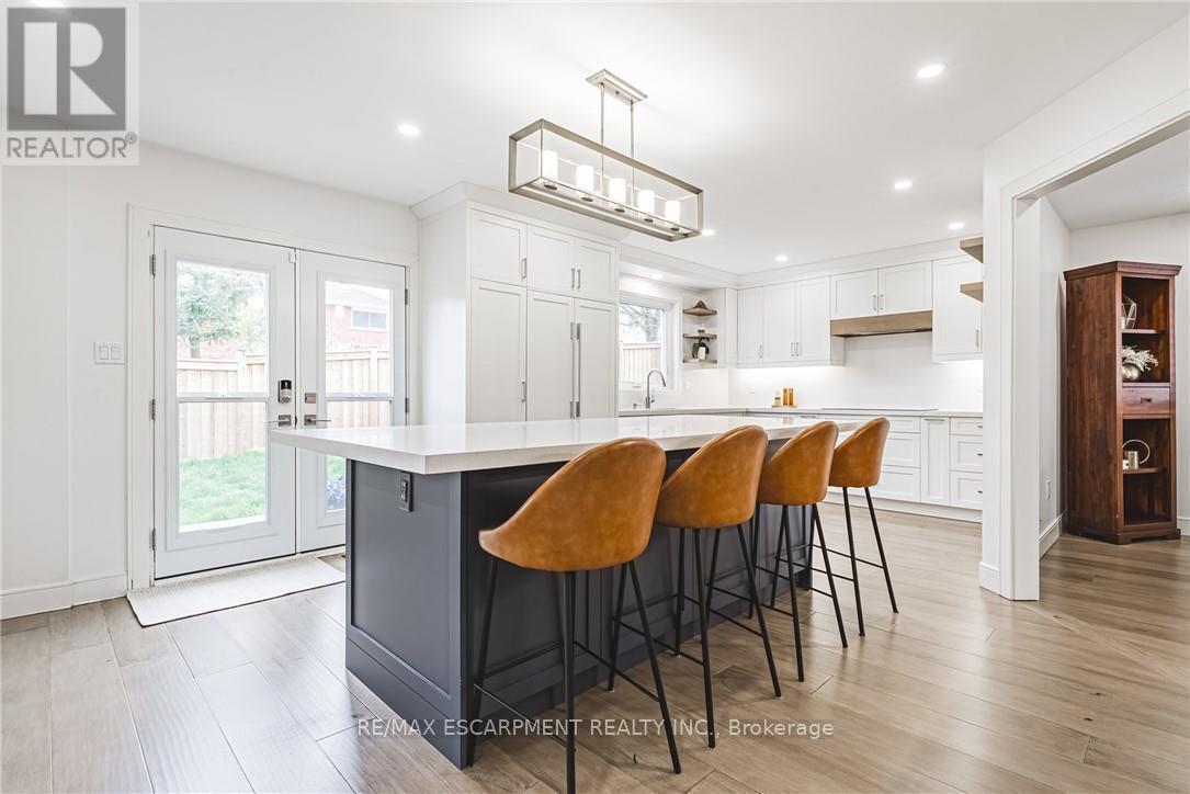 6 Windmill Place, Hamilton (Dundas), Ontario  L9M 6V9 - Photo 6 - X12132282