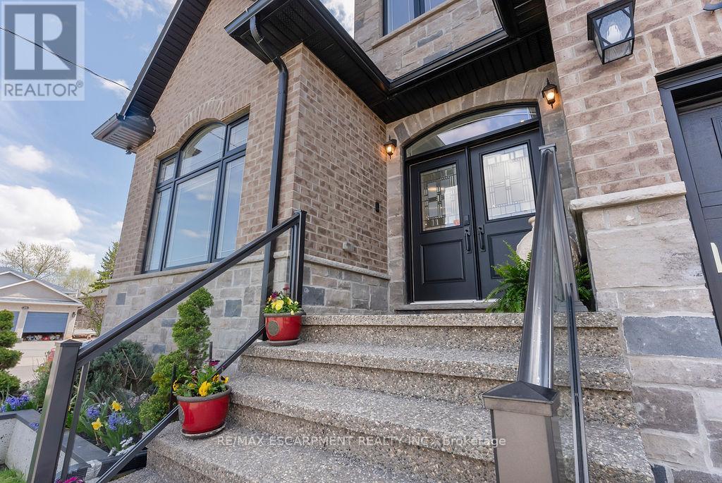 Property at 54 CHIPMAN AVENUE image 2