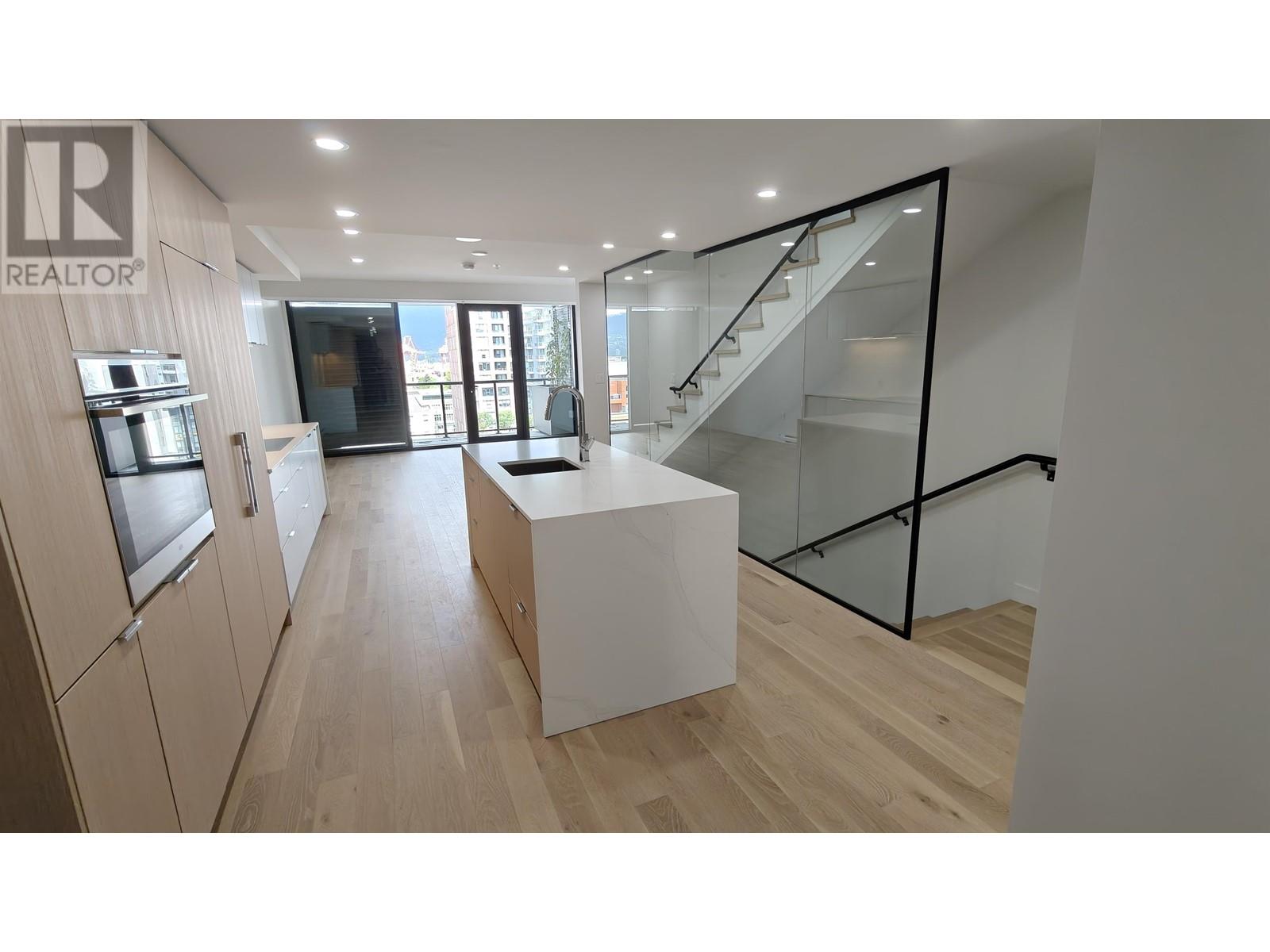 902 239 KEEFER STREET, vancouver, British Columbia