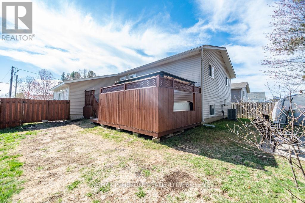 65 Fred Street, Petawawa, Ontario  K8H 0A4 - Photo 39 - X12132339