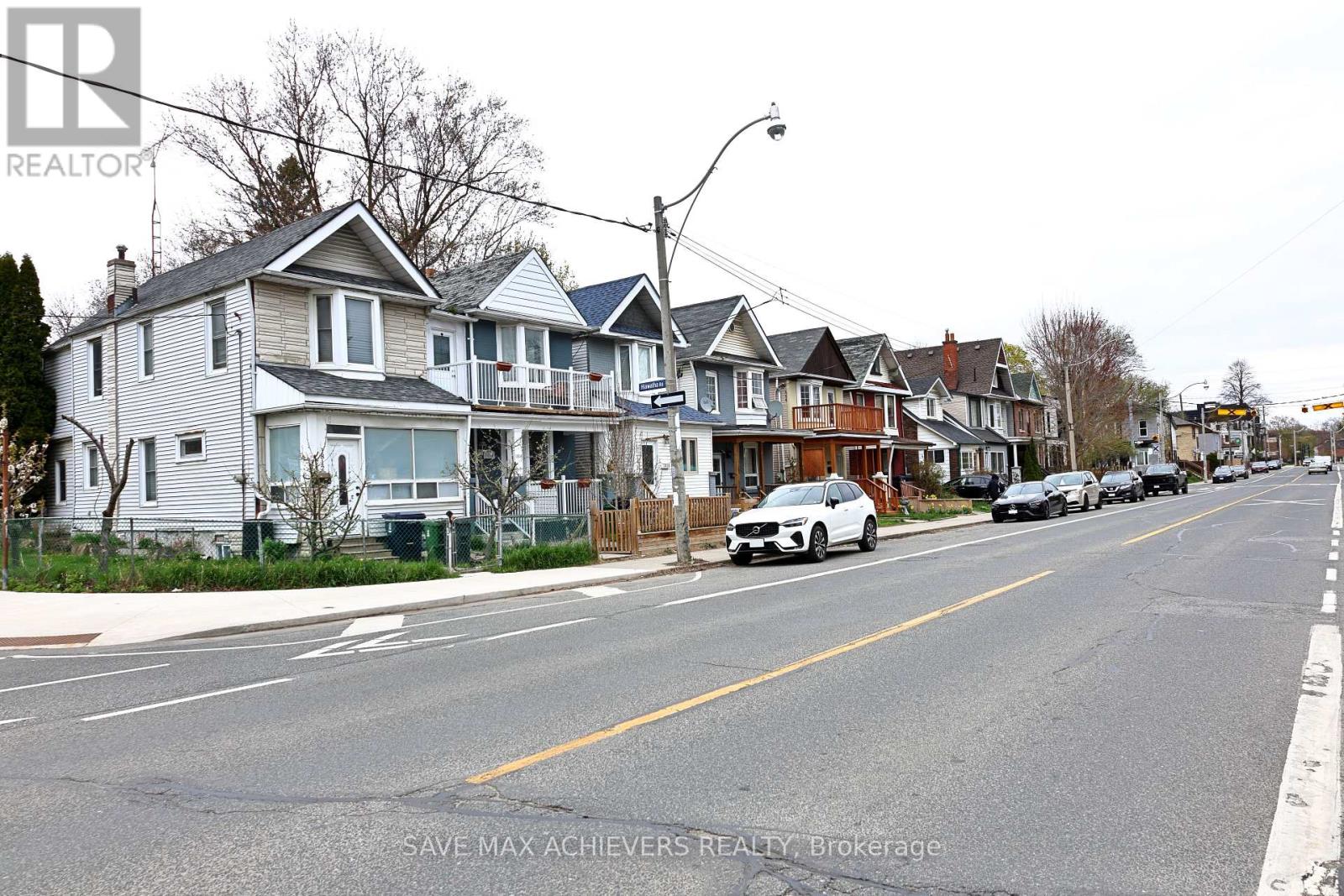 1820 Dundas Street E, Toronto (Greenwood-Coxwell), Ontario  M4L 1M5 - Photo 2 - E12131936