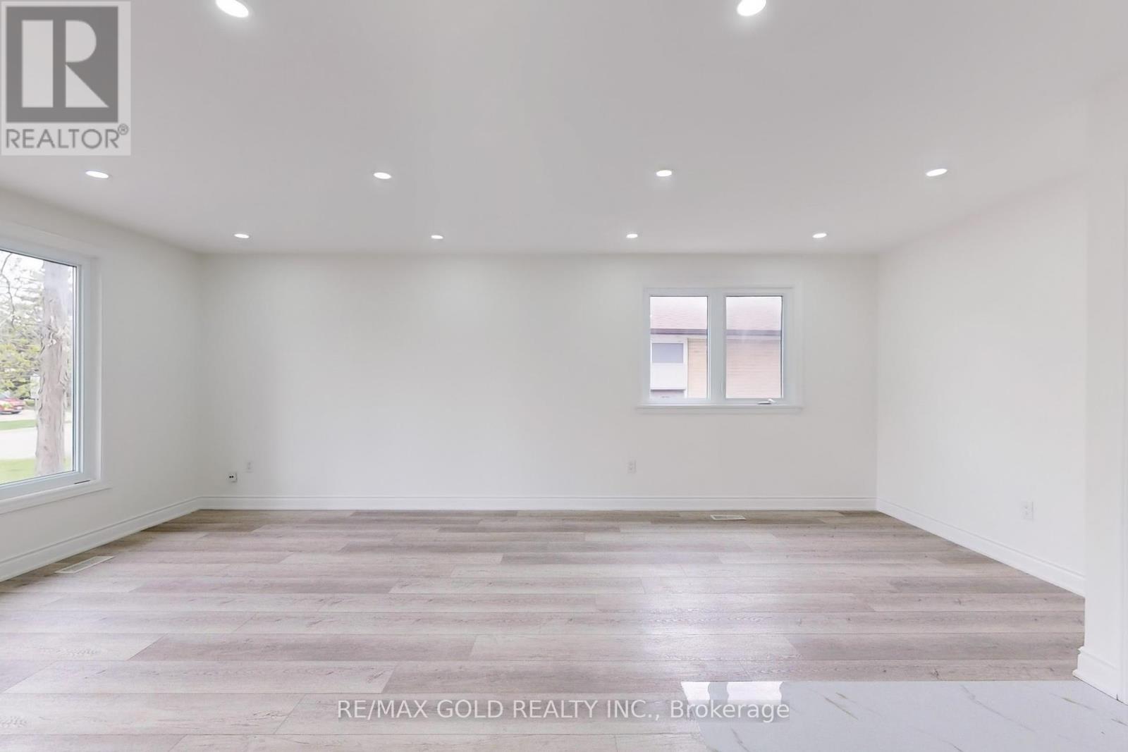 70 Kimbark Drive, Brampton, Ontario  L6X 2A4 - Photo 5 - W12123454