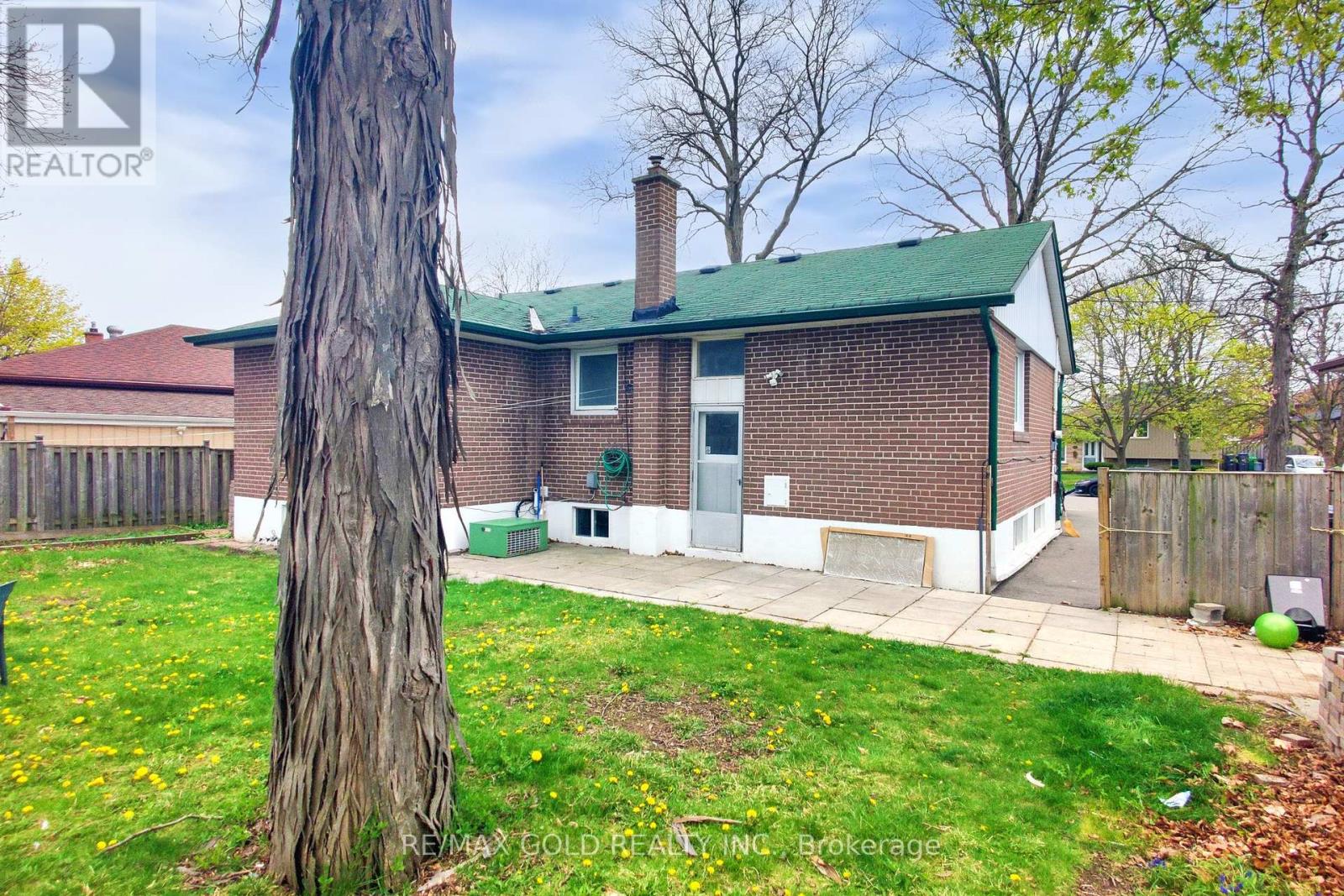 70 Kimbark Drive, Brampton, Ontario  L6X 2A4 - Photo 24 - W12123454