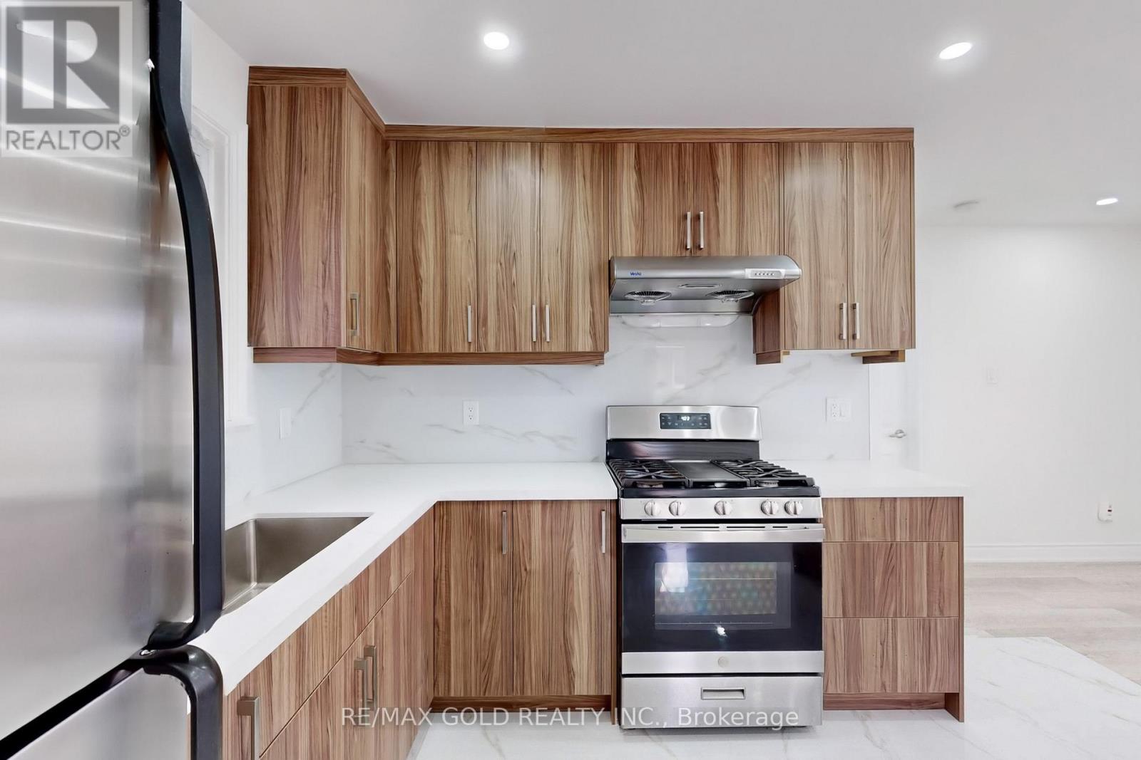 70 Kimbark Drive, Brampton, Ontario  L6X 2A4 - Photo 8 - W12123454