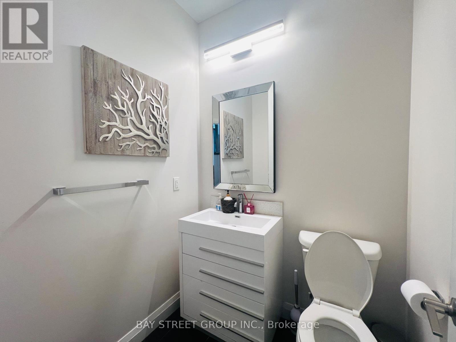 16 Enfield Avenue, Toronto, Ontario  M8W 1T8 - Photo 7 - W12126345