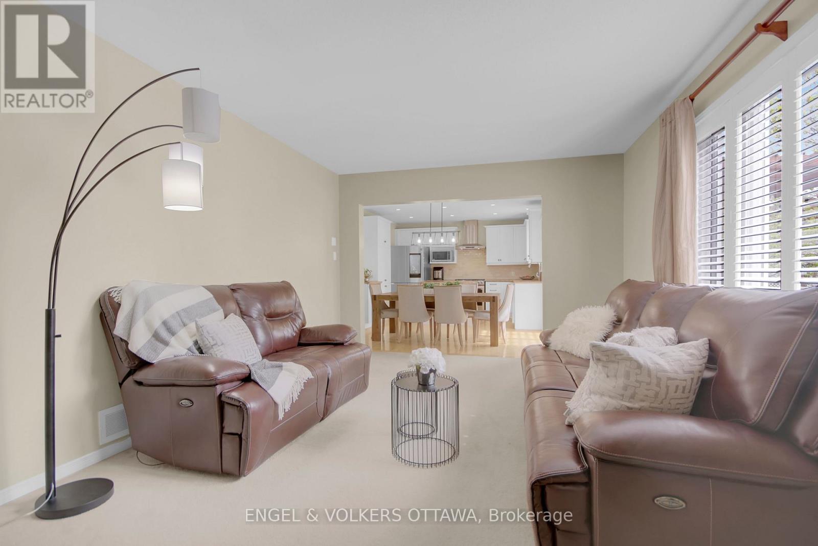 153 Arrowwood Drive, Ottawa, Ontario  K2S 2G3 - Photo 10 - X12132320