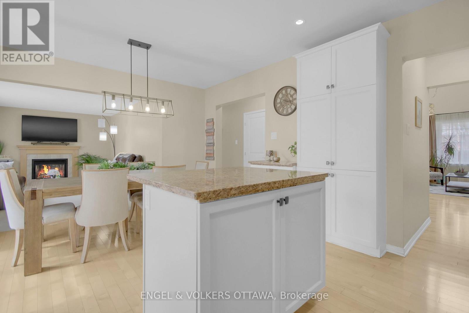 153 Arrowwood Drive, Ottawa, Ontario  K2S 2G3 - Photo 15 - X12132320