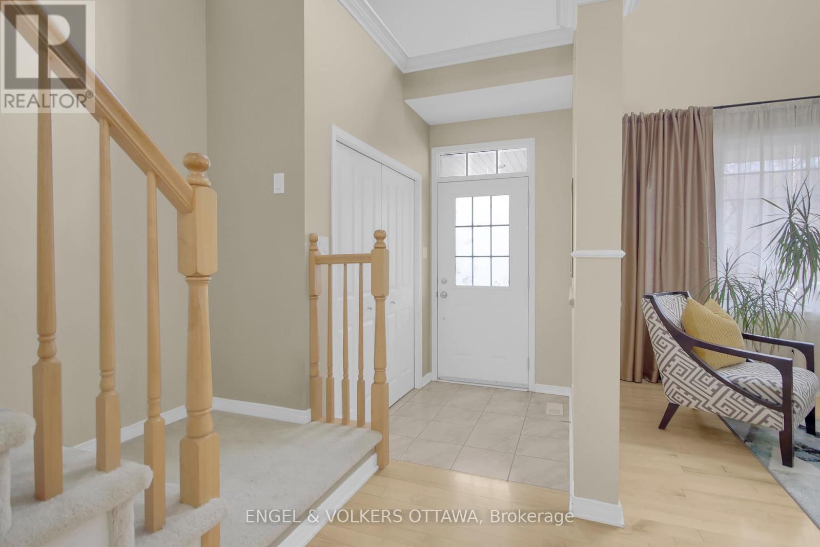 153 Arrowwood Drive, Ottawa, Ontario  K2S 2G3 - Photo 3 - X12132320