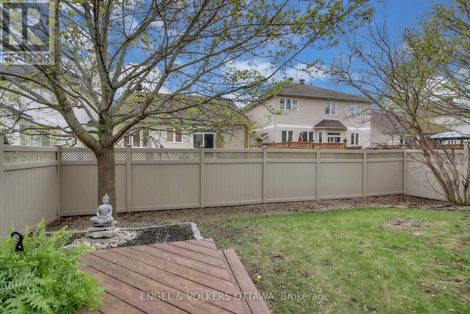 153 Arrowwood Drive, Ottawa, Ontario  K2S 2G3 - Photo 32 - X12132320