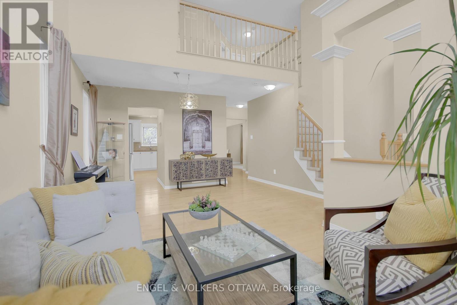 153 Arrowwood Drive, Ottawa, Ontario  K2S 2G3 - Photo 5 - X12132320